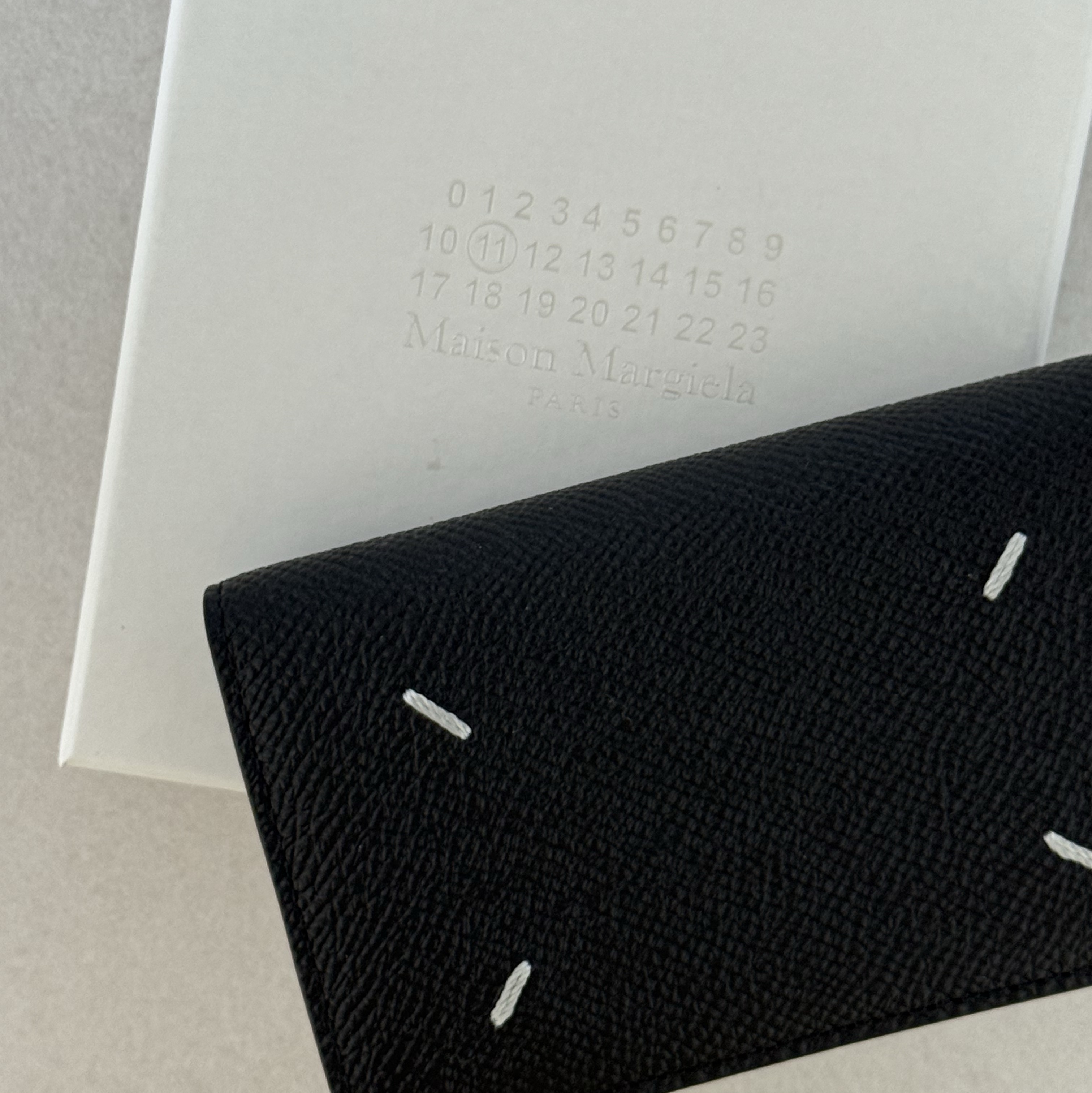 Maison Margiela Leather Business Card Holder Black 착용 스타일