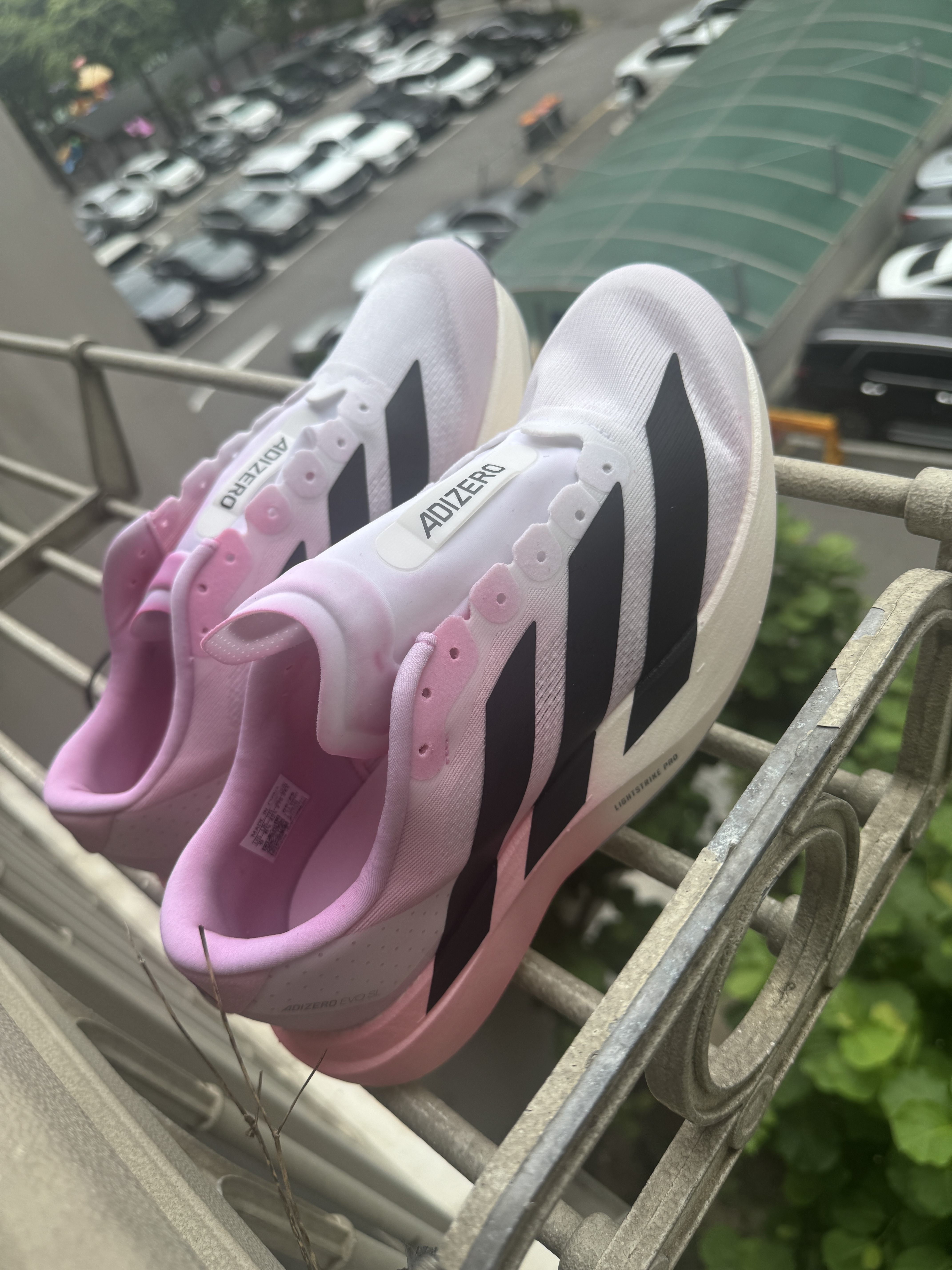 Adidas Adizero EVO SL Cloud White Core Black 착용 스타일 - 2