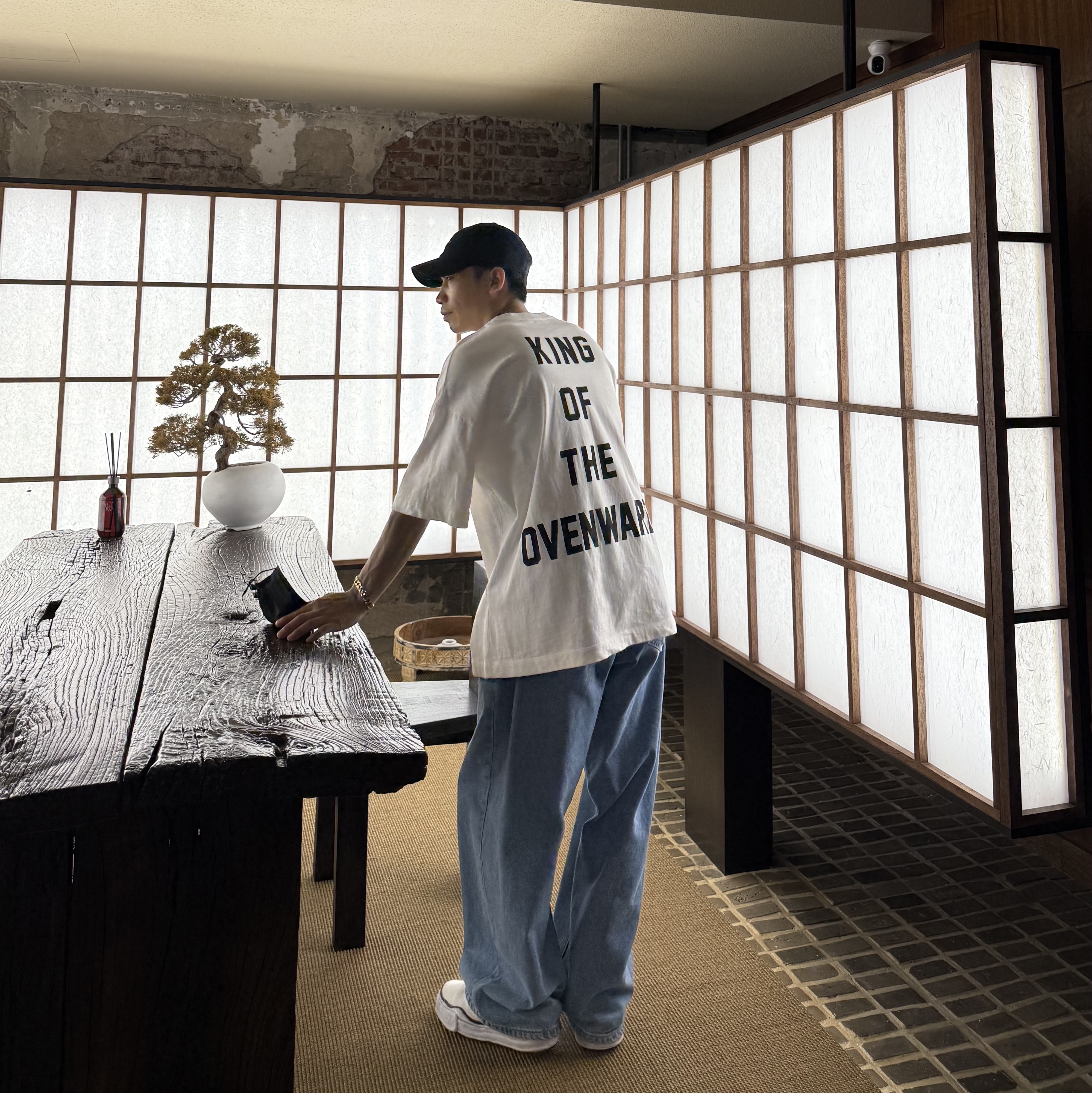 Maison Mihara Yasuhiro Baker OG Sole Canvas Low Cut Sneakers White, Nike Heritage 86 Just Do It Cap Black 착용 스타일