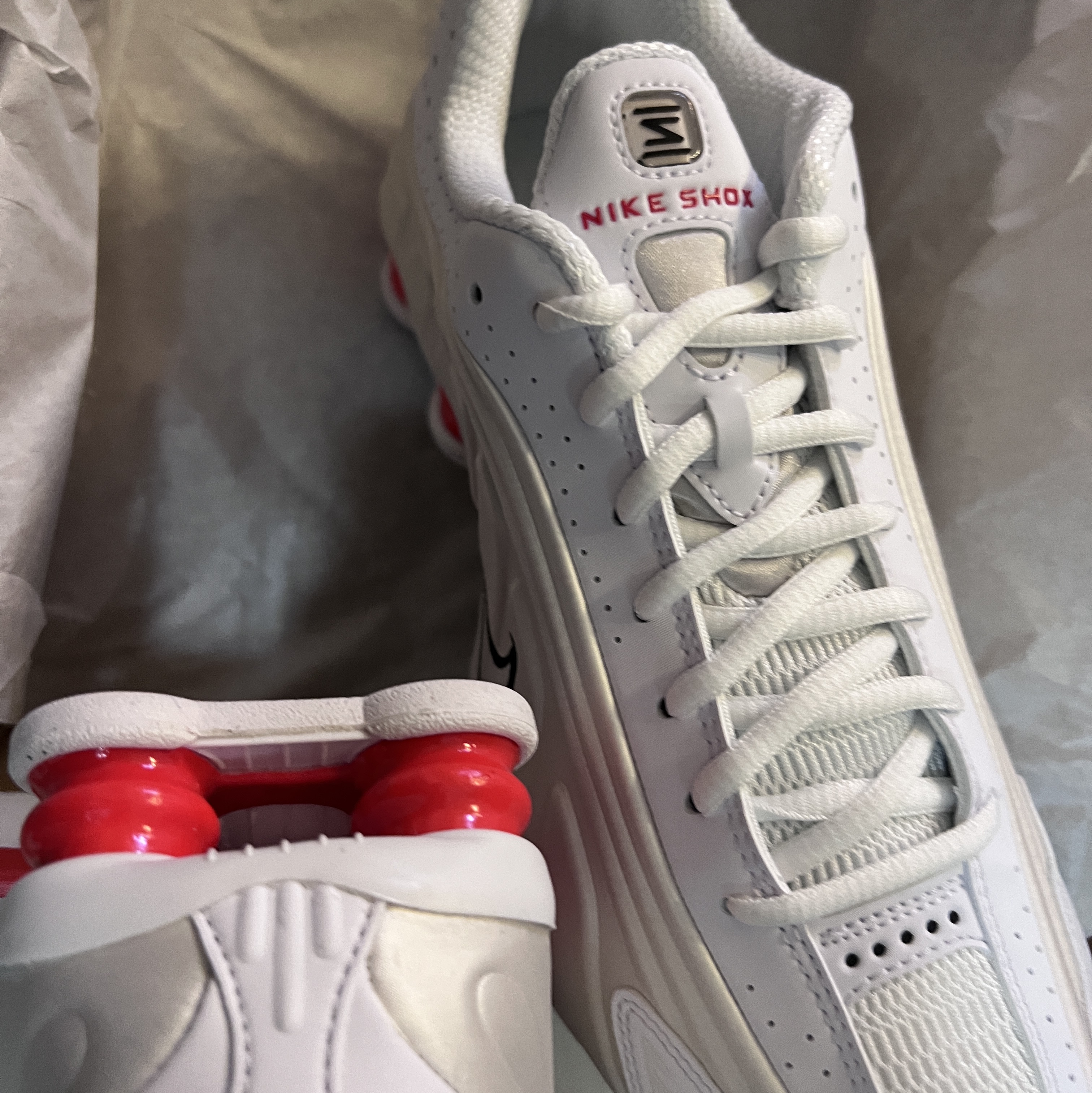 (W) Nike Shox R4 White Phantom 착용 스타일