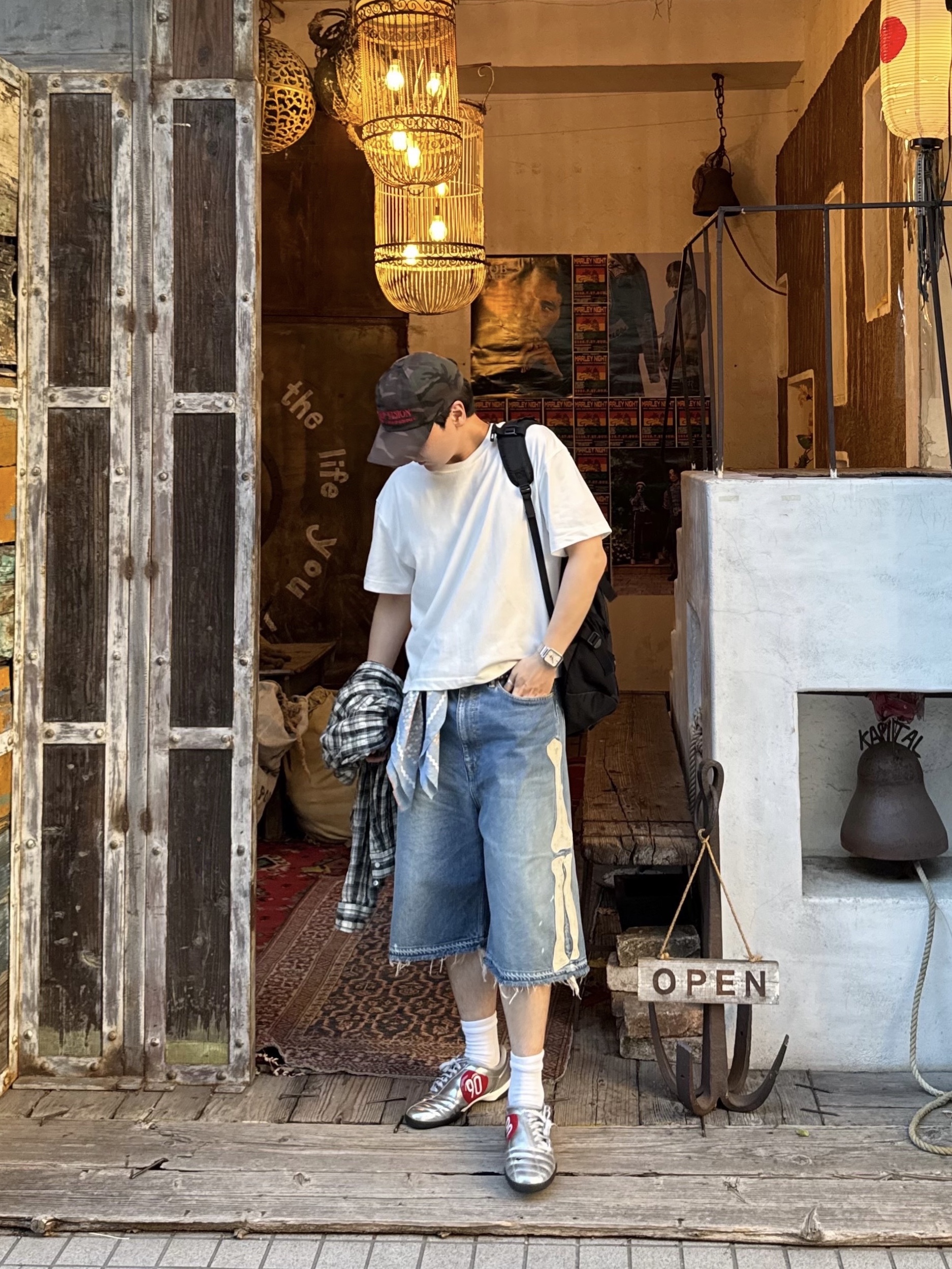 Kapital 14 oz. Denim 5P Bone Embroidery Short Pants Indigo (Processing), Nike Total 90 III SP Metallic Silver and Black 착용 스타일 - 1