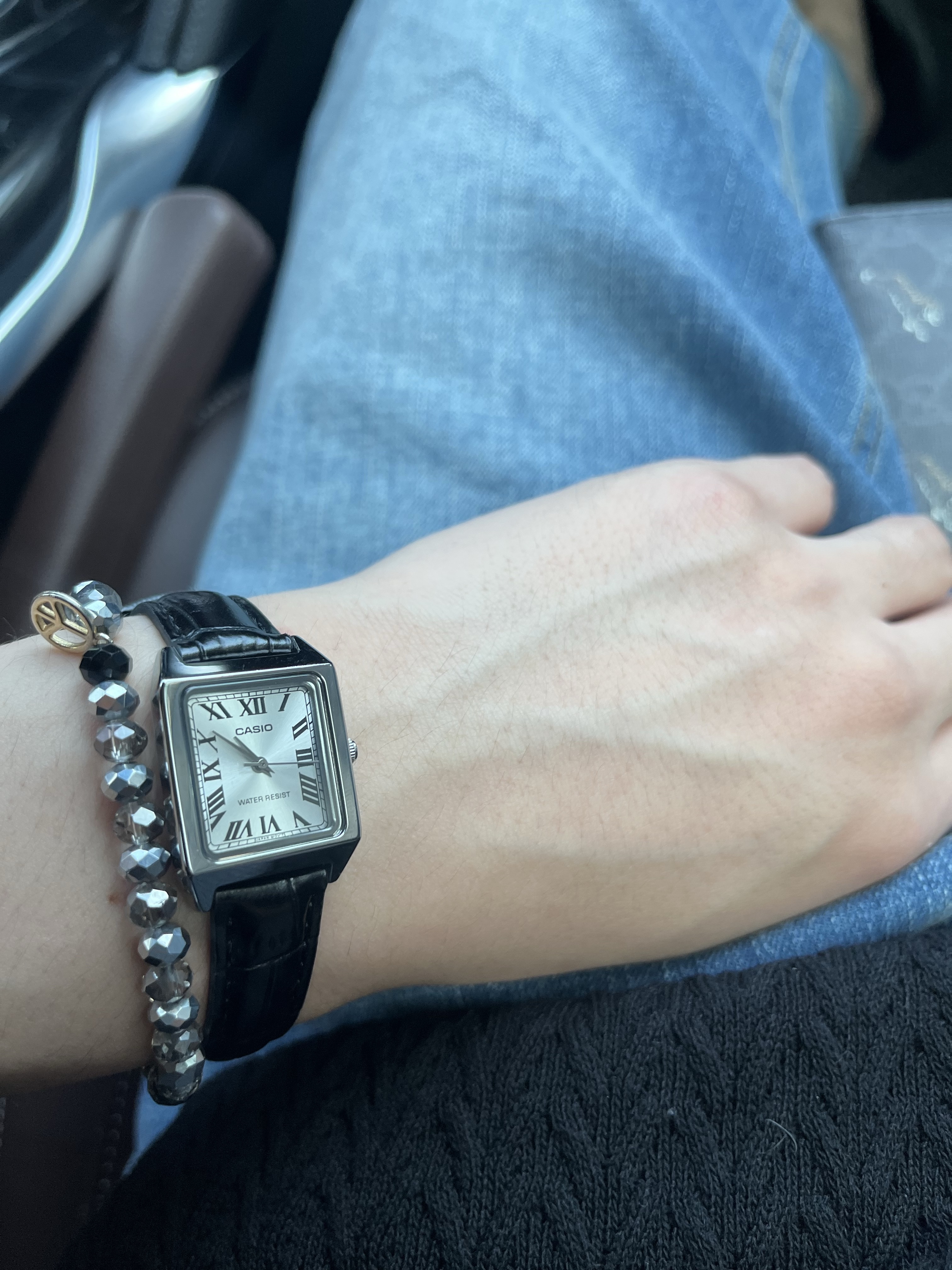 Casio LTP-V007L-7B1 착용 스타일
