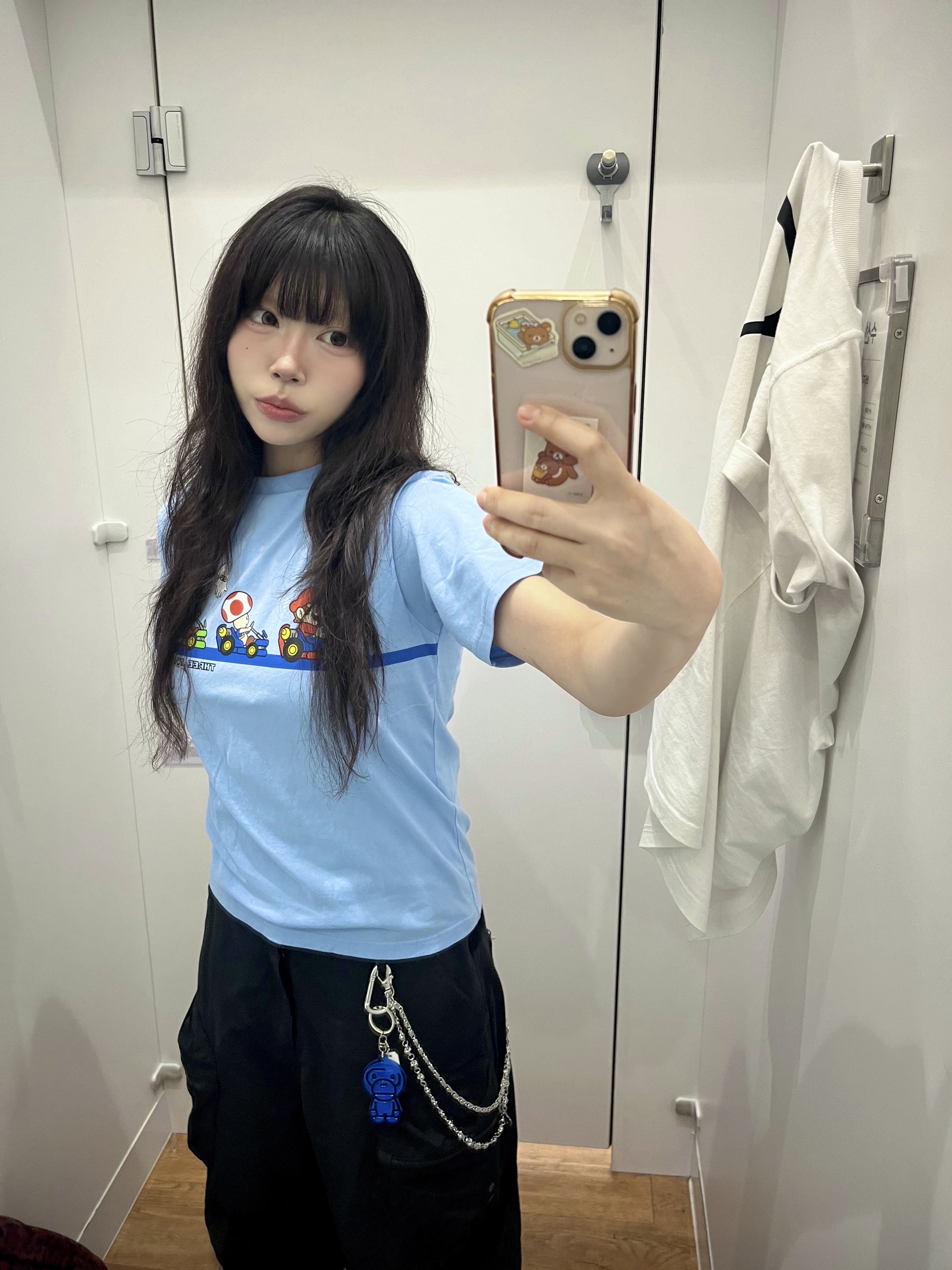 (W) Mischief Rhombus T-Shirt White, BAPE Baby Milo Reflective Keychain Blue 착용 스타일 - 1