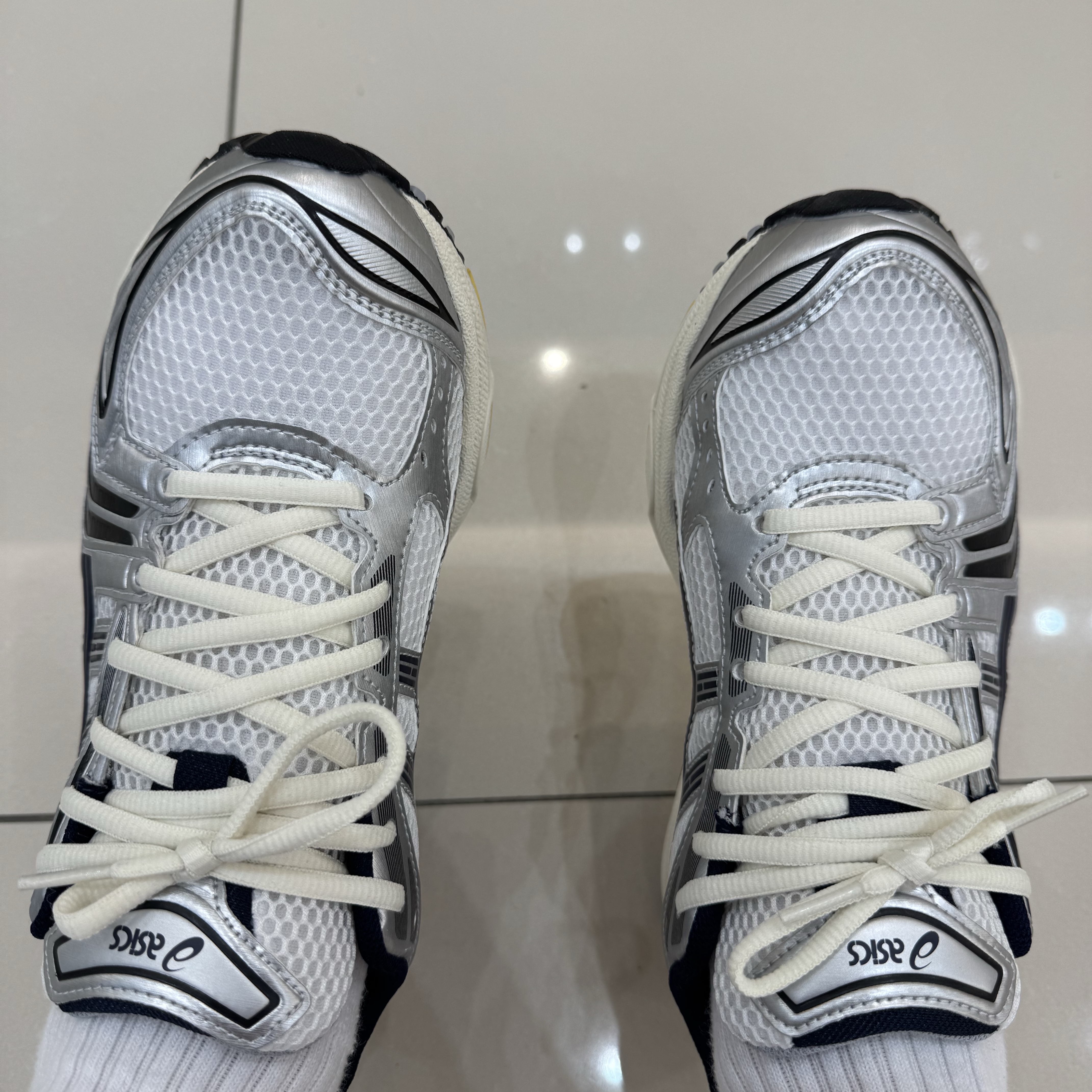 Asics x JJJJound Gel-Kayano 14 White Midnight 착용 스타일