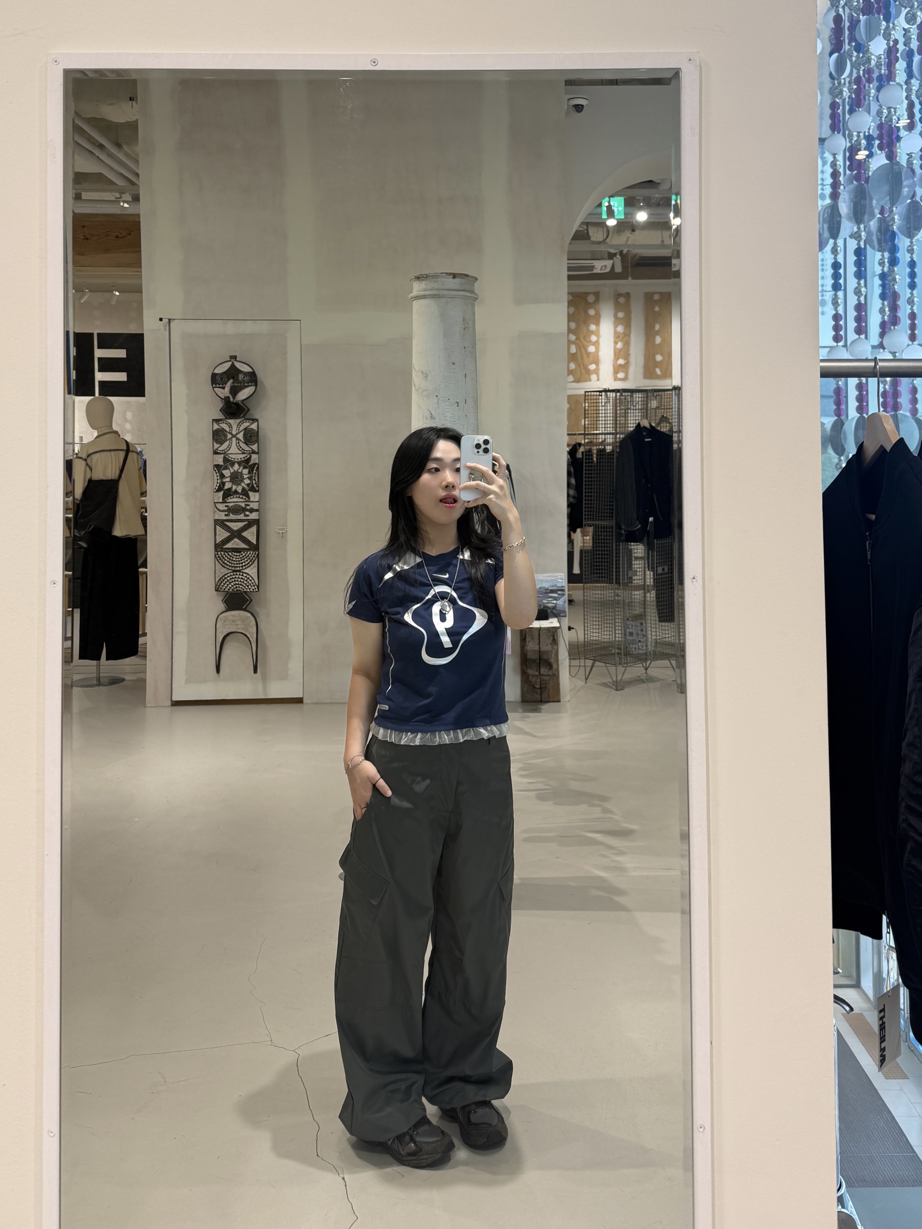 (W) Nike NSW Chill Knit Graphic T-Shirt Midnight Navy, Asics UB6-S GT-2160 Grey Floss Brown Storm 착용 스타일 - 2