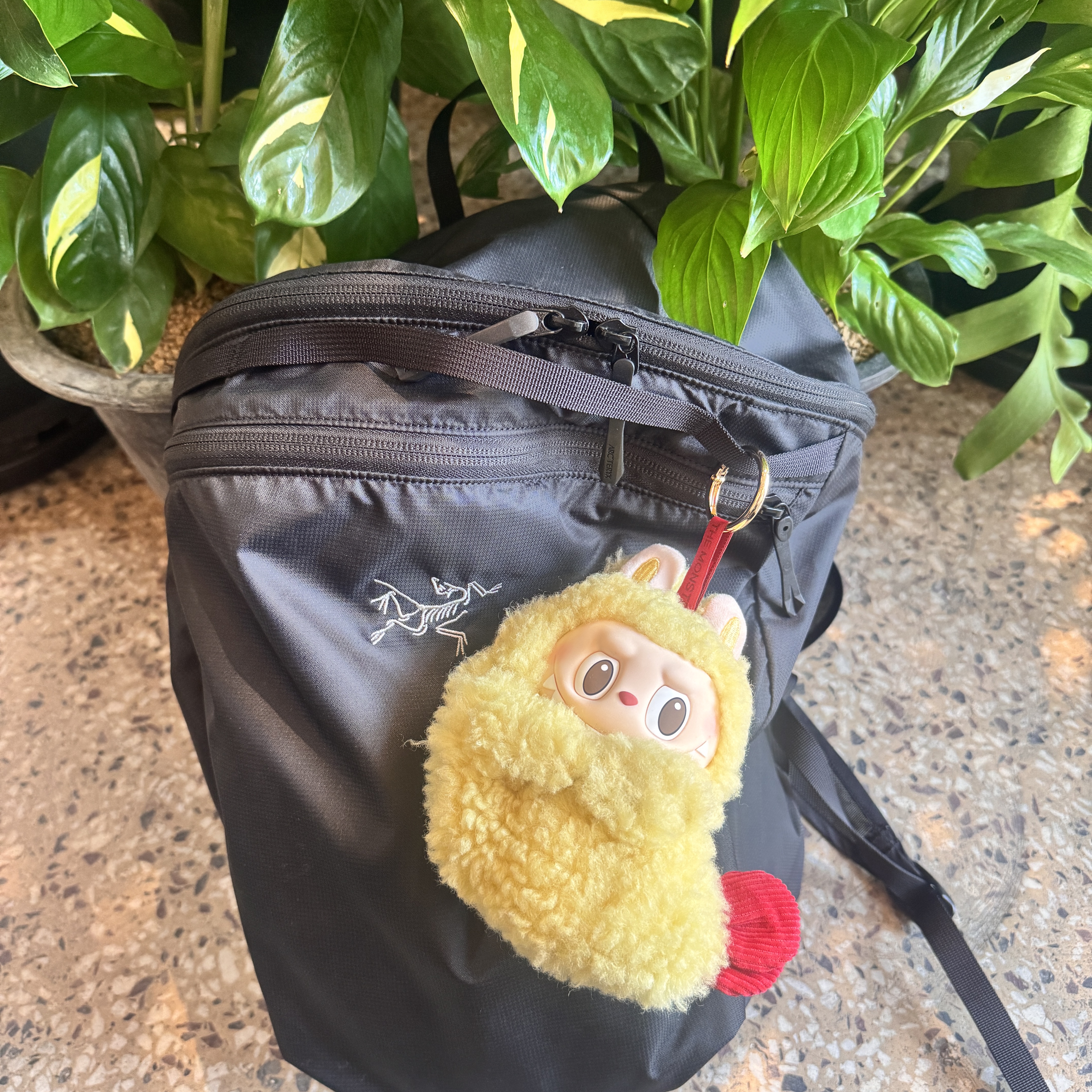 Pop Mart Labubu The Monsters Wacky Mart Series Earphone Case, Arc'teryx Heliad 15 Backpack Black 착용 스타일