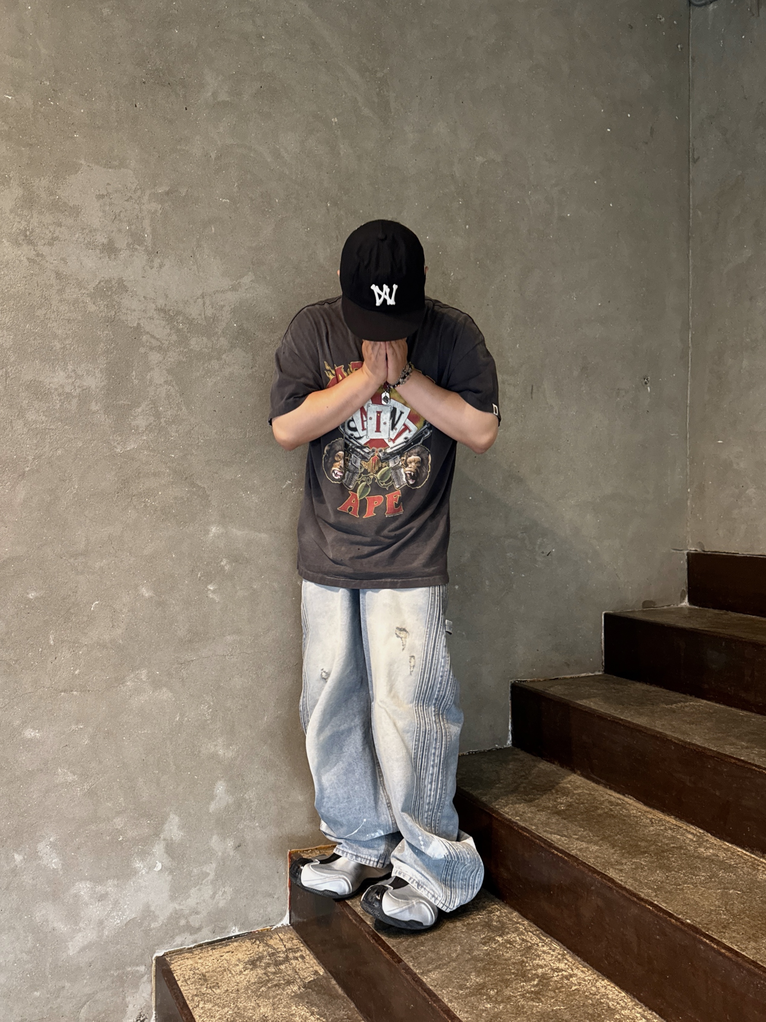 Aoiro 6-Panel Bone A/N Cap Black, [더블적립]Farfromwhat Far Washed Pin Tuck Jeans Blue 착용 스타일 - 4