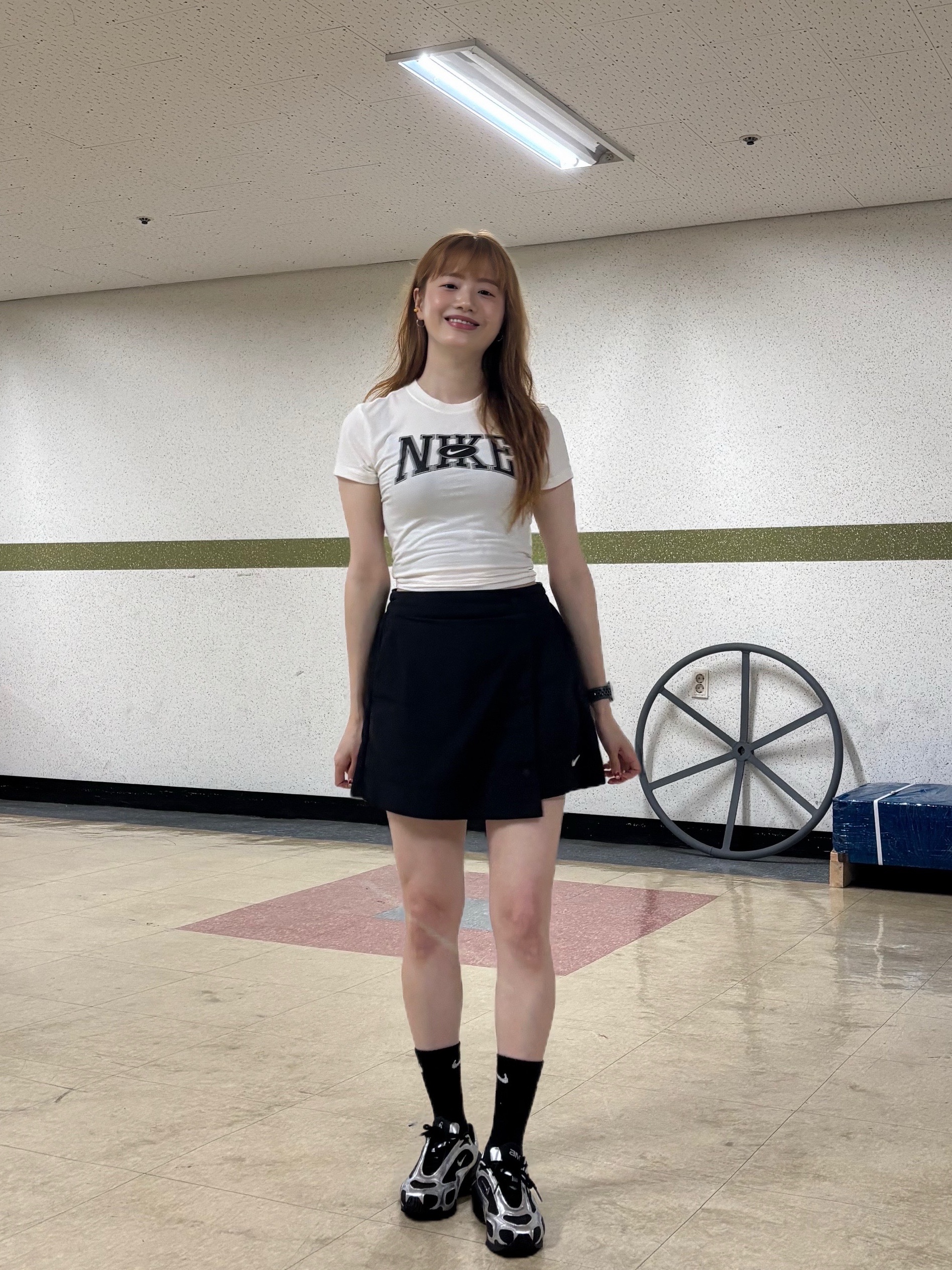 (W) Nike Air Max Muse Black and Metallic Silver, (W) Nike NSW Essential Woven Skort Black White - Asia 착용 스타일 - 2