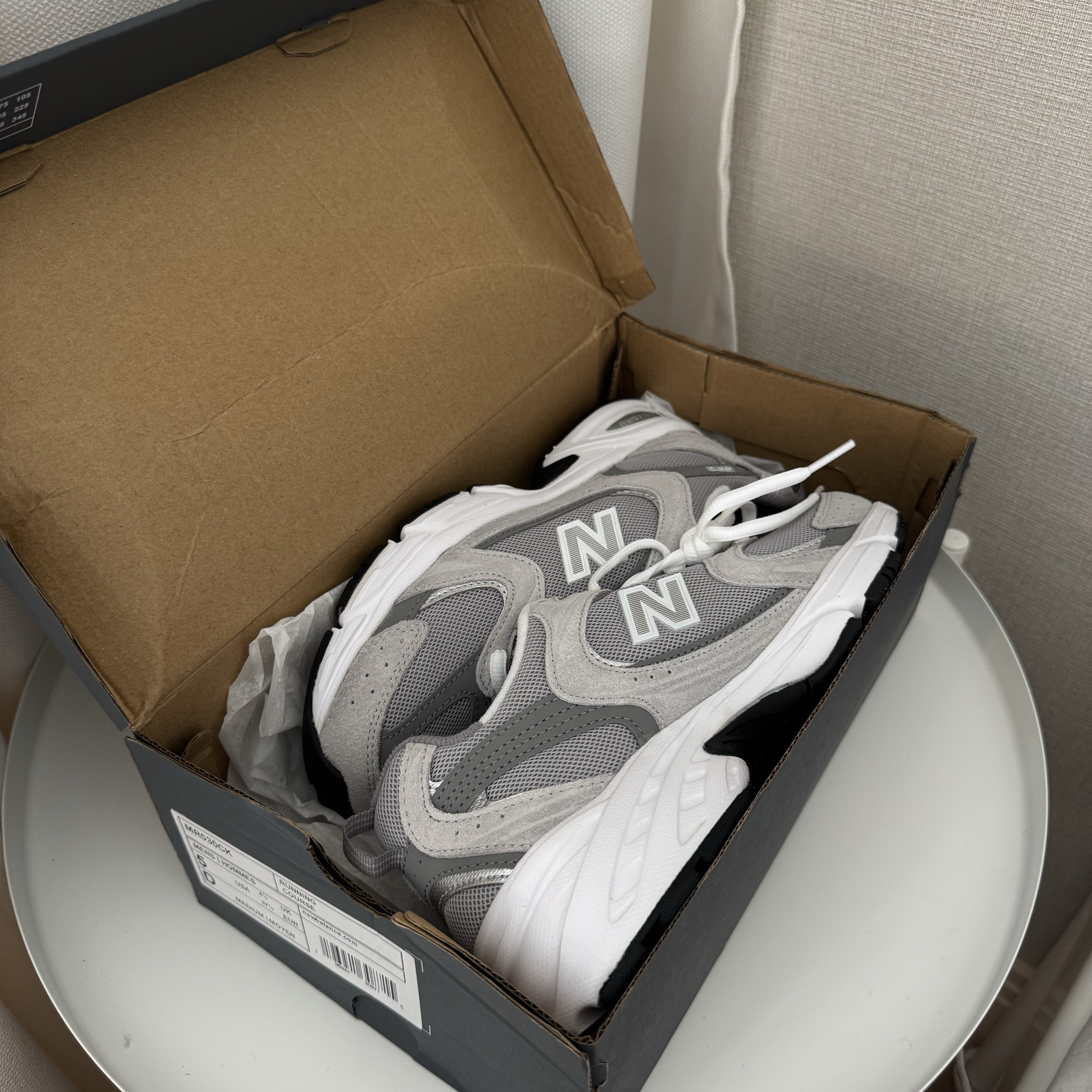 New Balance 530 Grey 착용 스타일 - 1