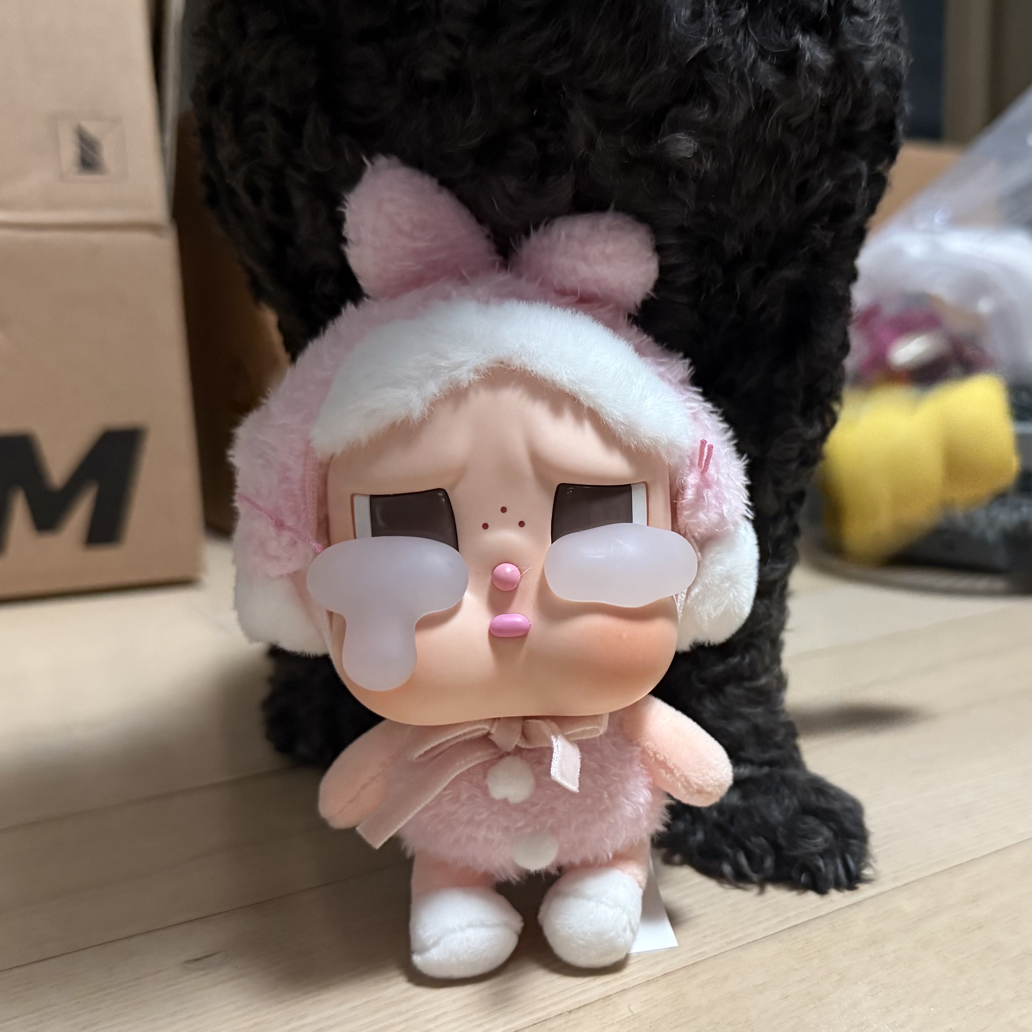 Pop Mart Crybaby Crying Again Series Plush Keyring I'll Give You All My Love (Opened Case) 착용 스타일
