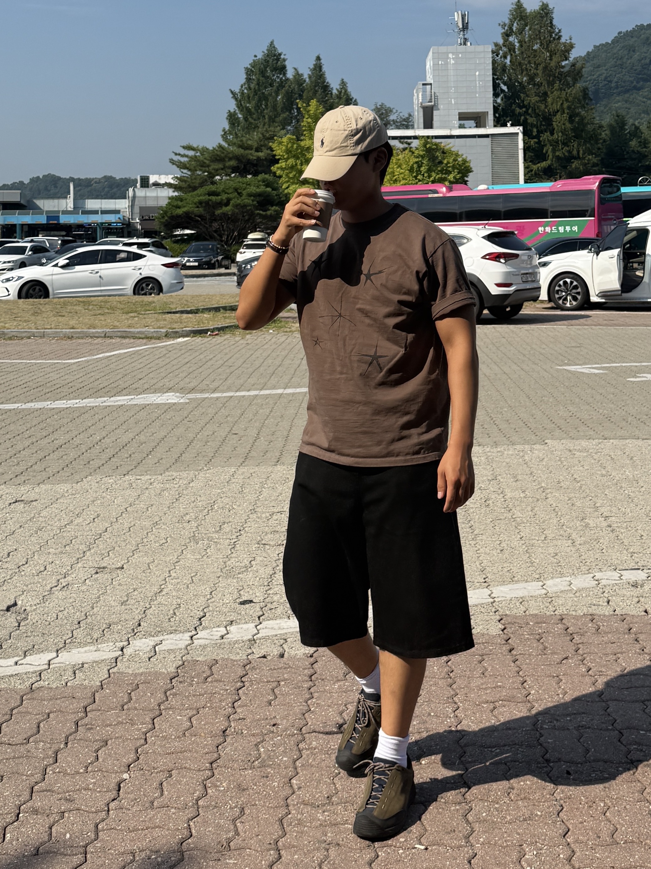 Keen Jasper Suede Sneakers Camel, Keen Jasper Waterproof Sneakers Canteen Black 착용 스타일 - 2