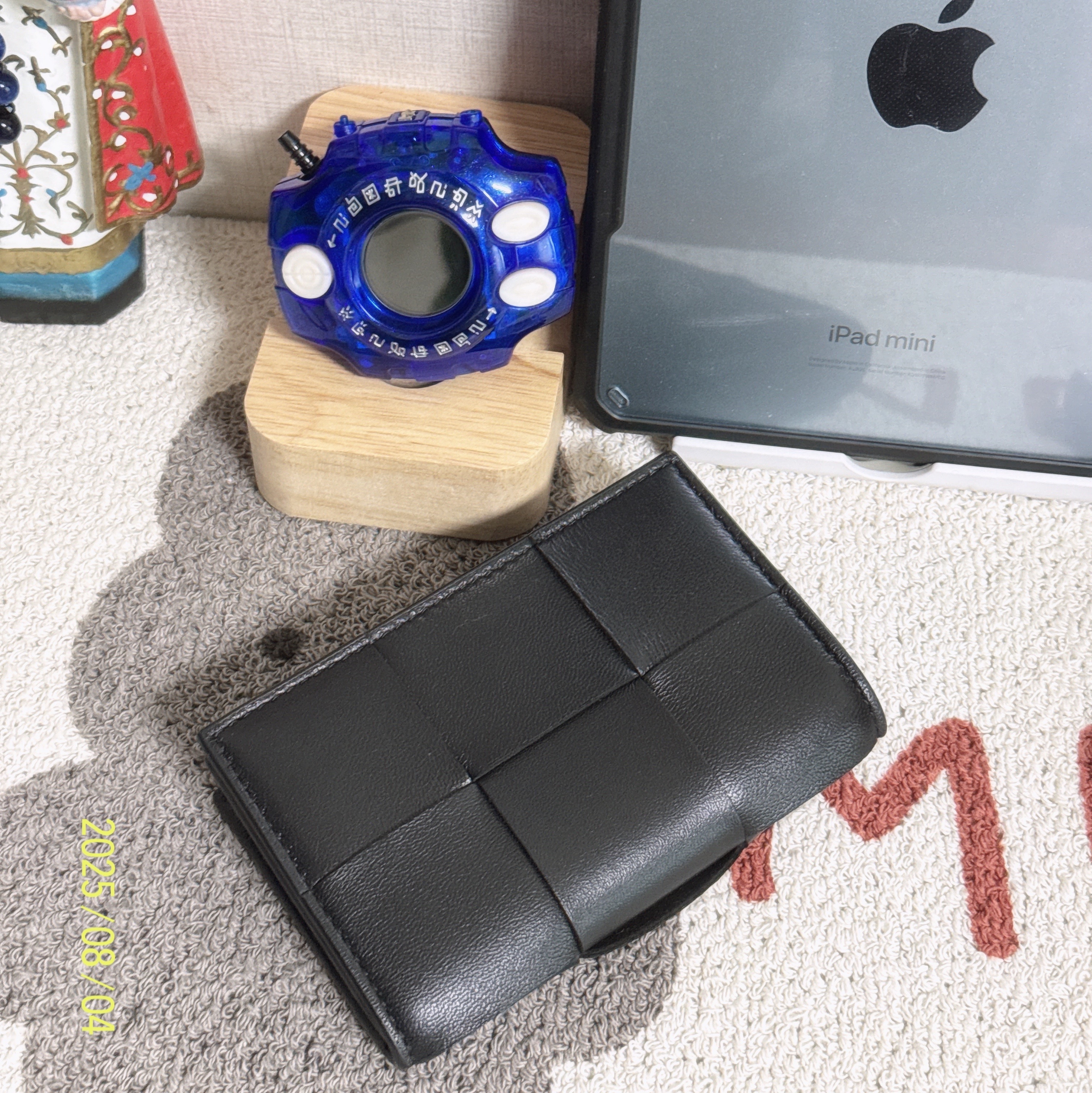 Bottega Veneta Business Card Case Black 착용 스타일