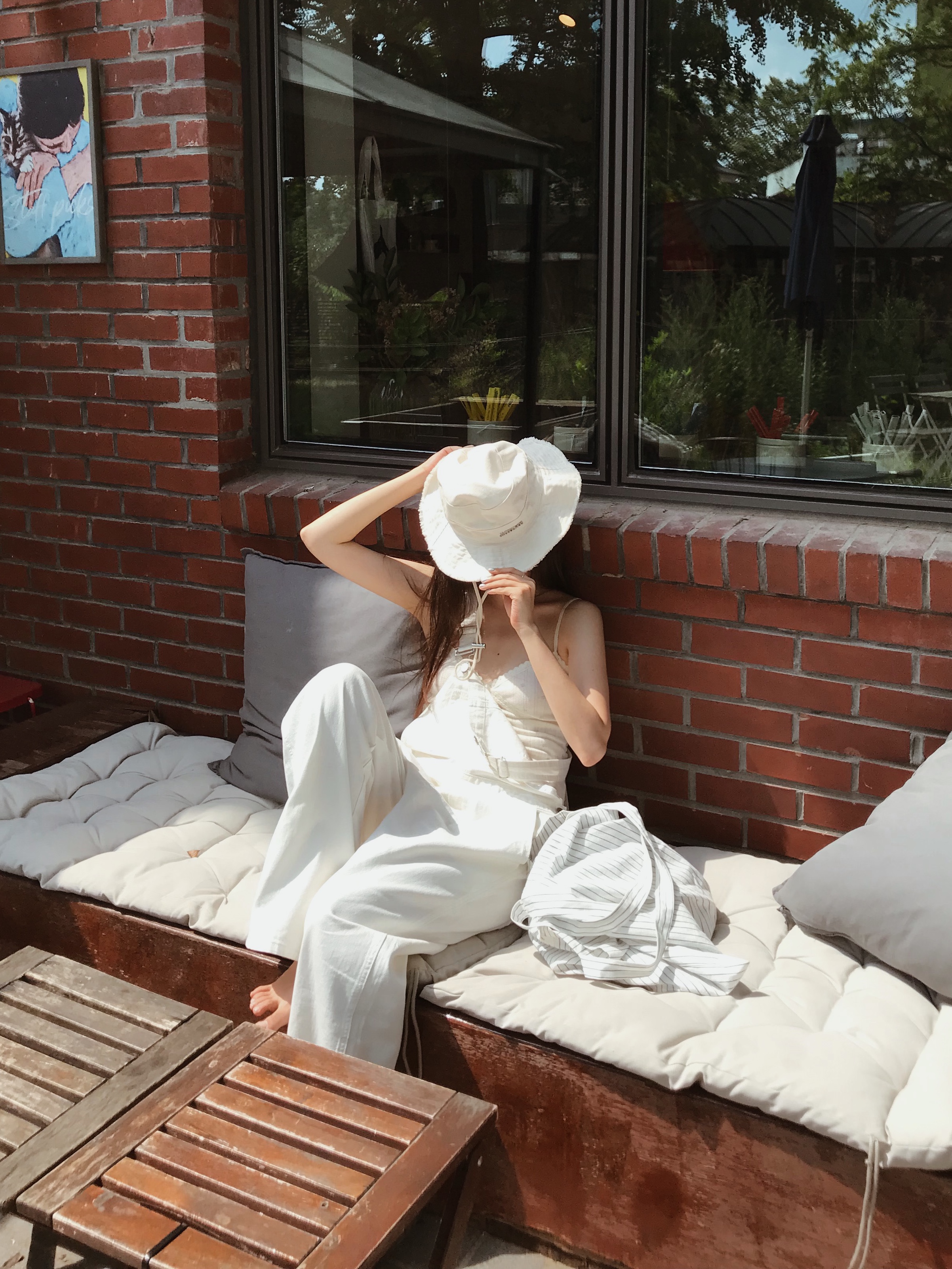 Jacquemus Le Bob Artichaut Bucket Hat Off White 착용 스타일 - 2