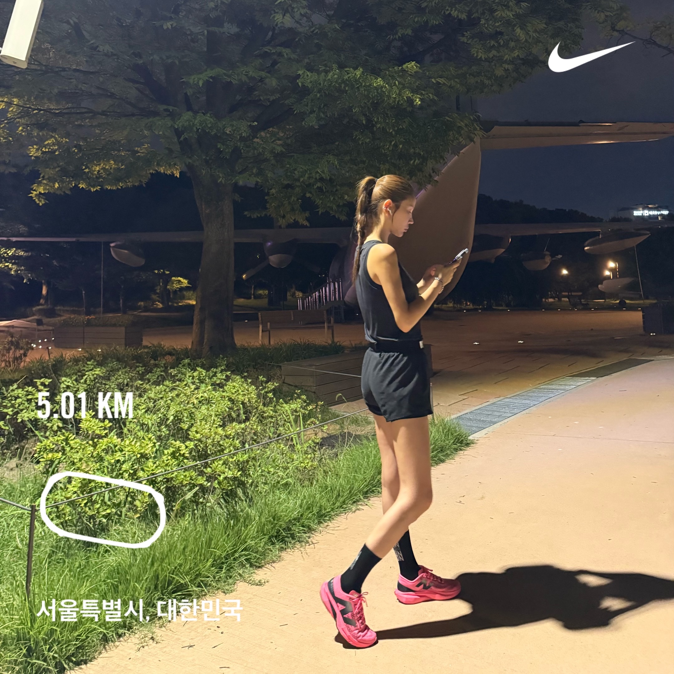 New Balance Fuelcell Rebel v4 Ultra Pink Black - D Standard, (W) Nike Swift Dri-Fit Mid Rise 2-In-1 Running Shorts Black 착용 스타일