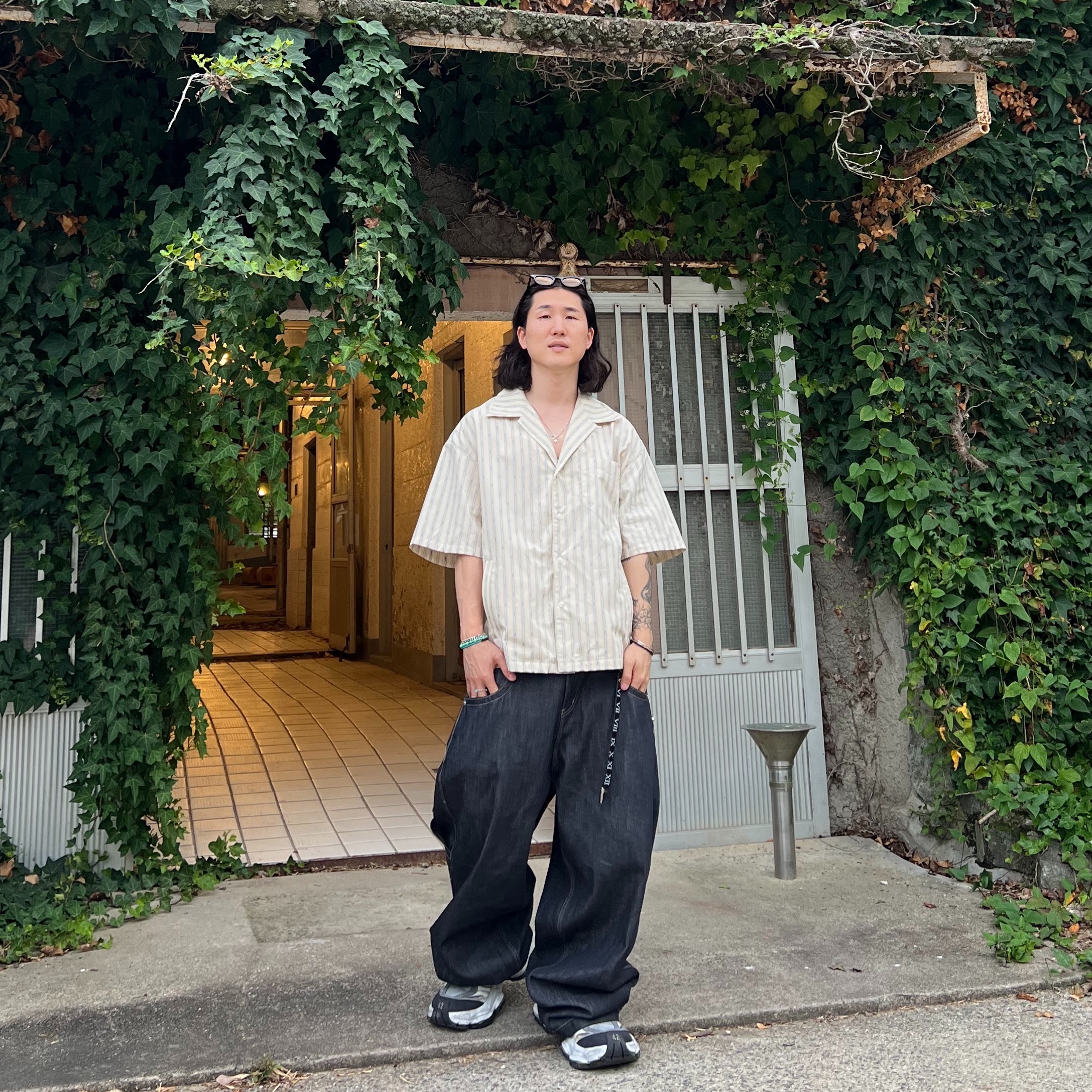 Nonnod Vacation Shirt Yellow Stipe, Balenciaga Cargo Sneakers White Grey 착용 스타일 - 3