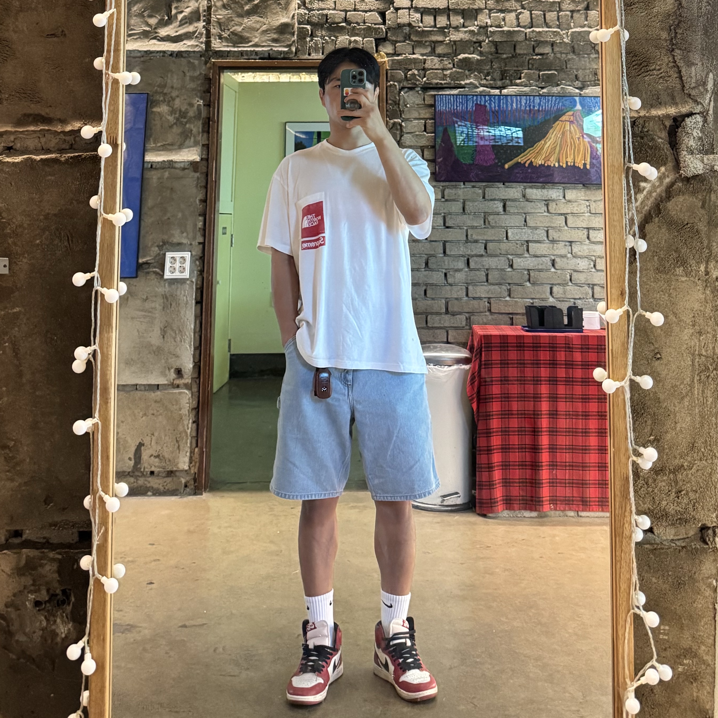 Supreme x The North Face Printed Pocket T-Shirt White - 23SS, Jordan 1 Retro High OG Chicago 2022 착용 스타일