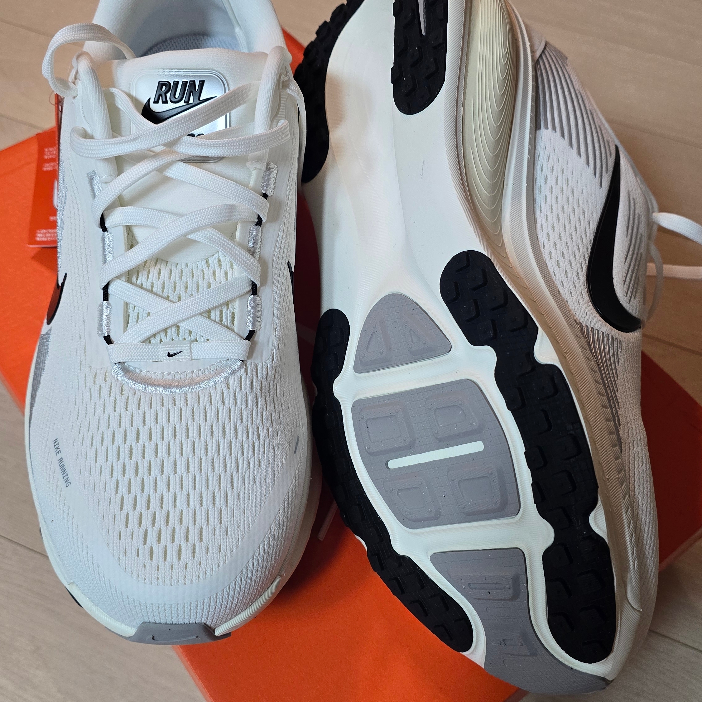 Nike Vomero 18 Summit White Coconut Milk 착용 스타일 - 1