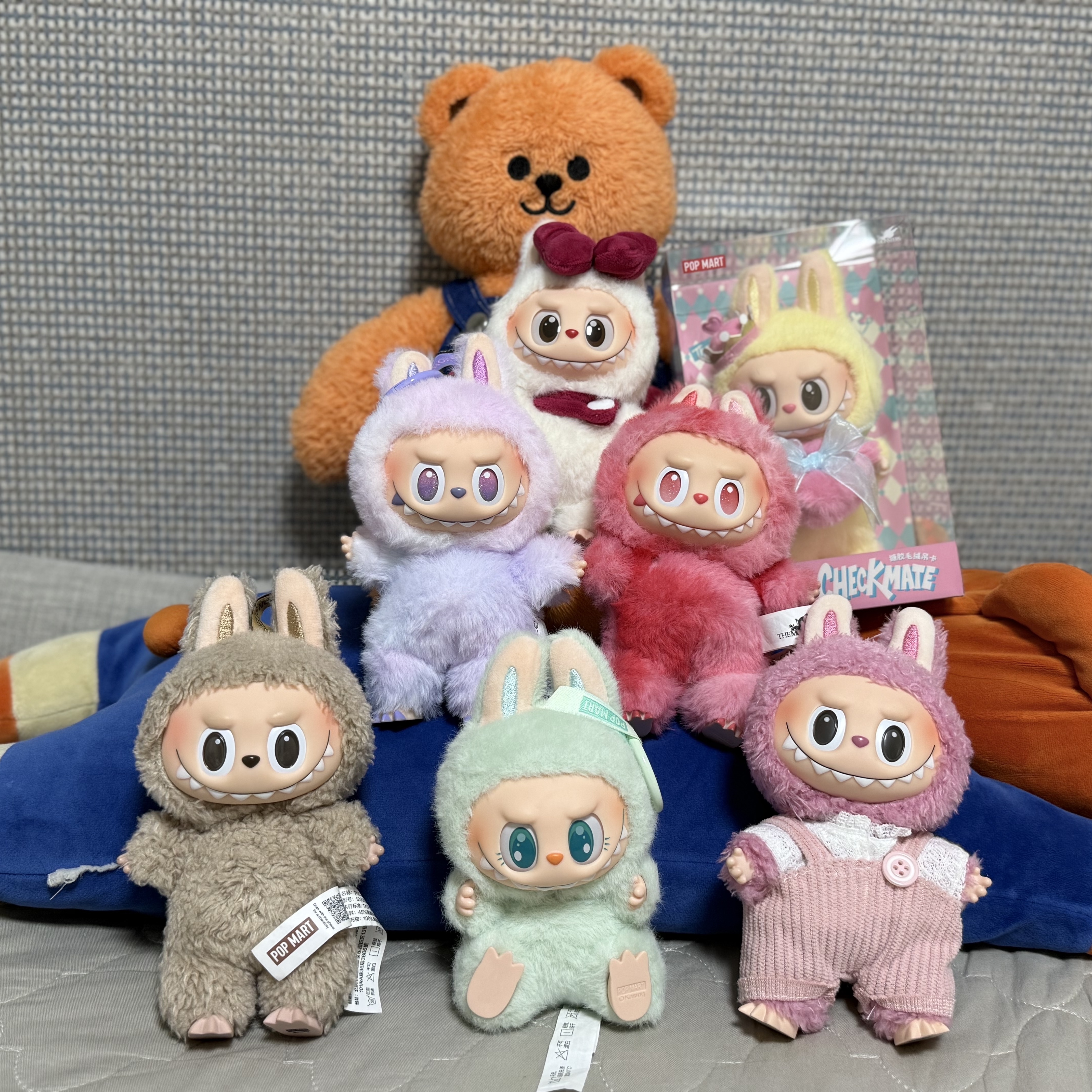 Pop Mart Labubu The Monsters Highlight Series Sealed Case (Bundle of 2/1 Blind Box) 착용 스타일