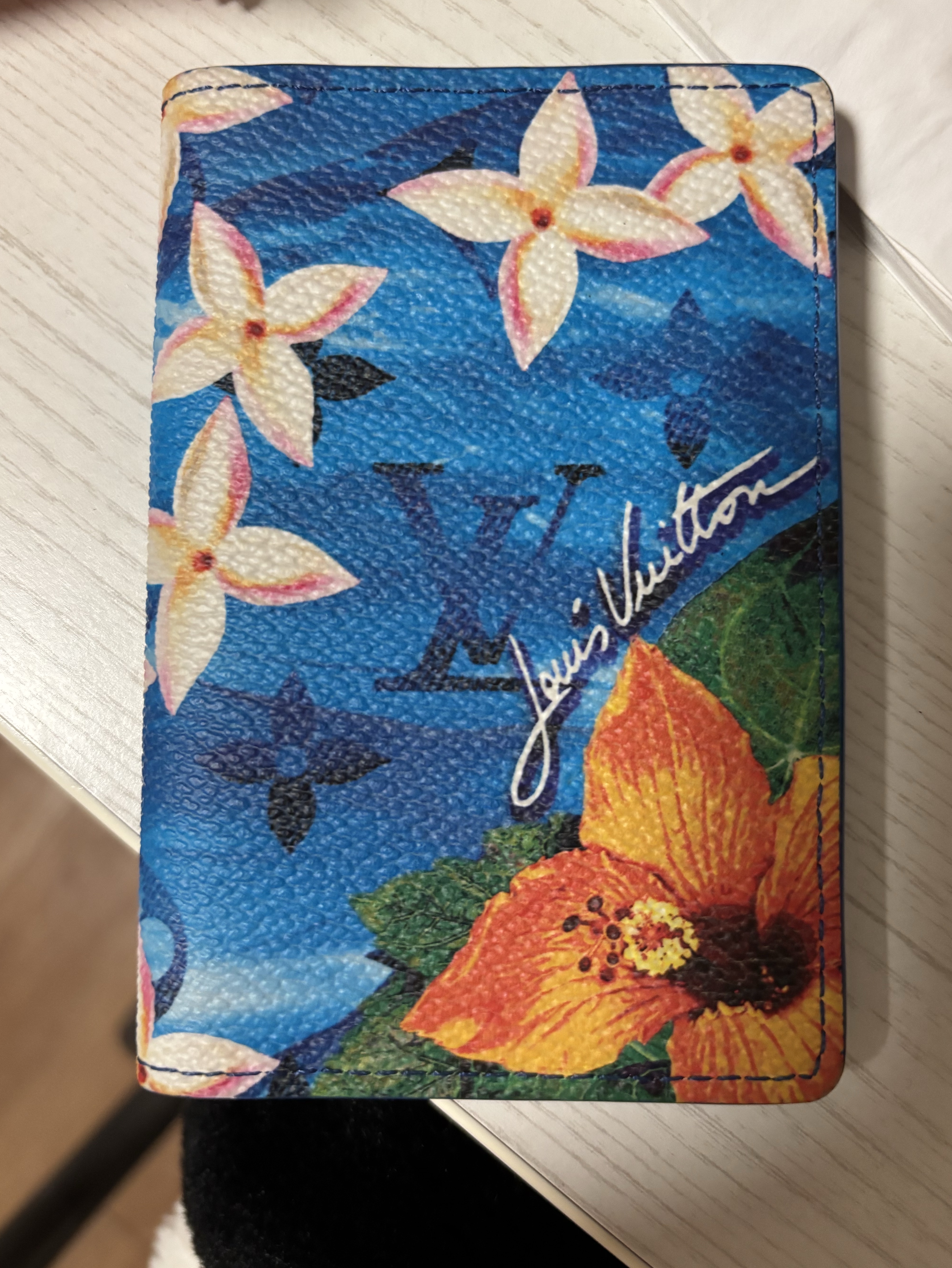 Louis Vuitton Pocket Organizer Monogram Bright Blue 착용 스타일