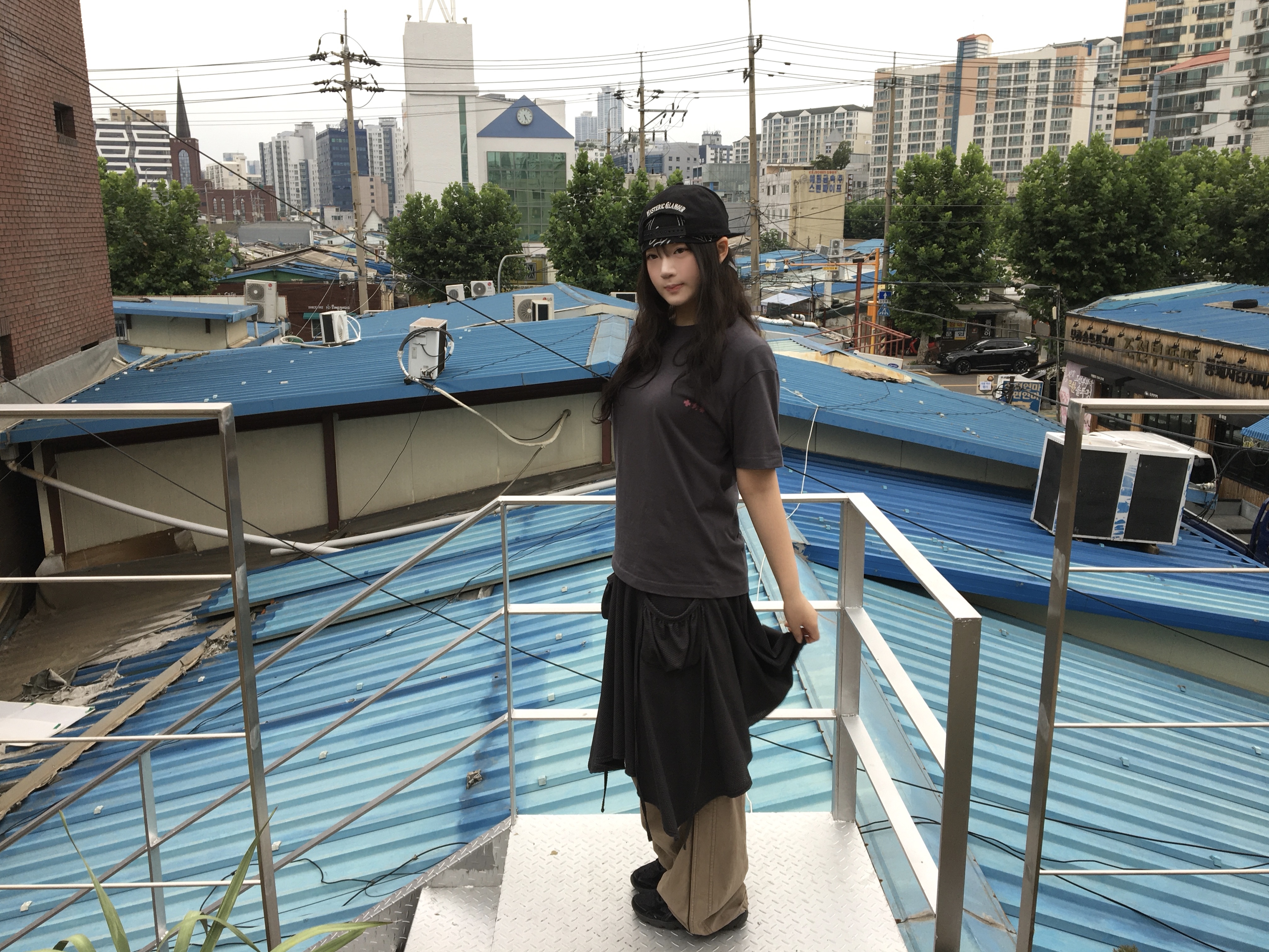 Hysteric Glamour HYS Whisky Embroidery Cap Black, Asics Gel-Nunobiki Black Obsidian Grey 착용 스타일 - 2