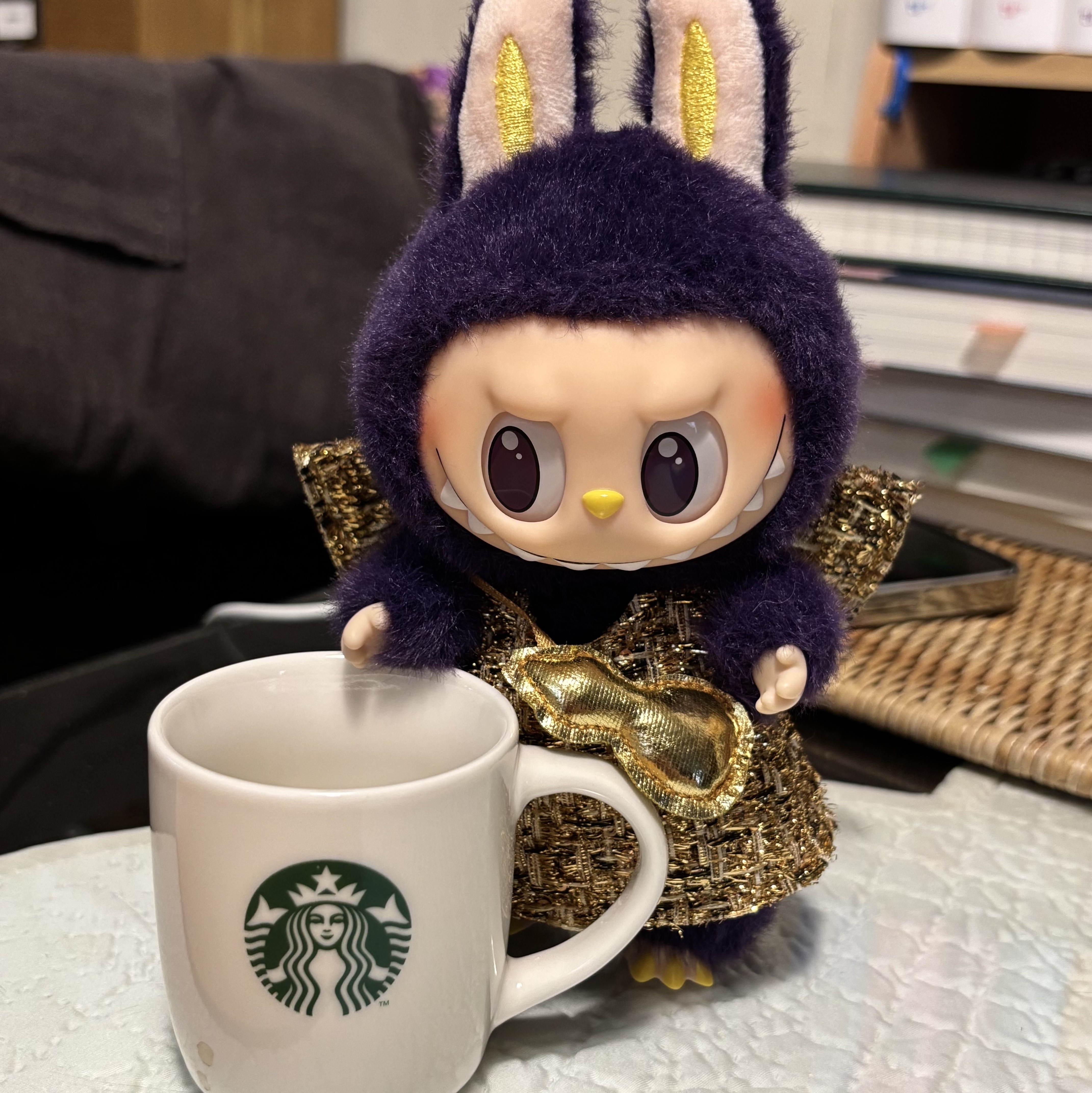 Pop Mart Labubu x Pronounce Lucky Fairy Toy Keyring 착용 스타일 - 1