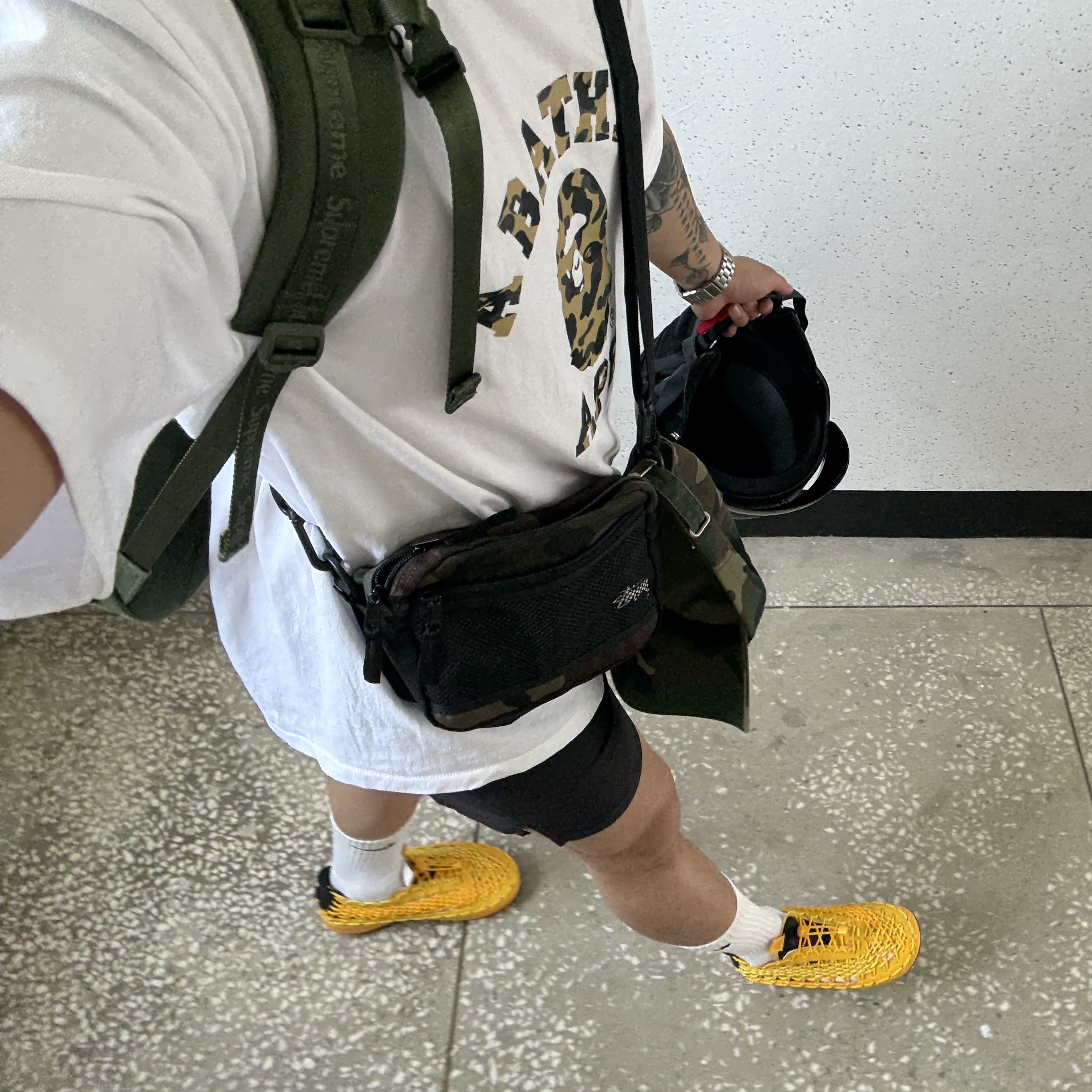 BAPE 1st Camo College T-Shirt White Yellow, Nike ACG Watercat+ Vivid Sulfur 착용 스타일