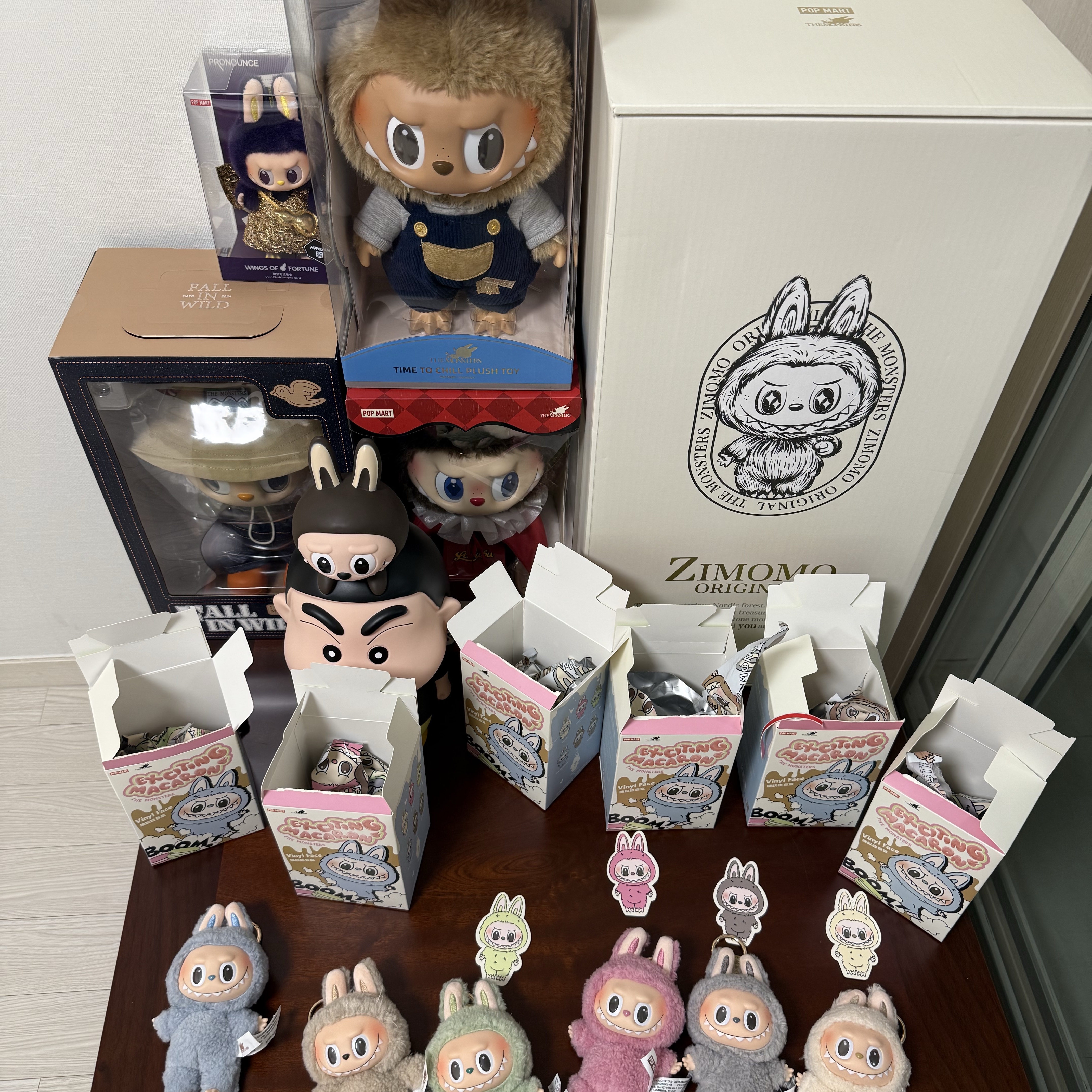 Pop Mart The Monsters Labubu Tasty Macarons Series Sealed Case (6 Blind Boxes) 착용 스타일