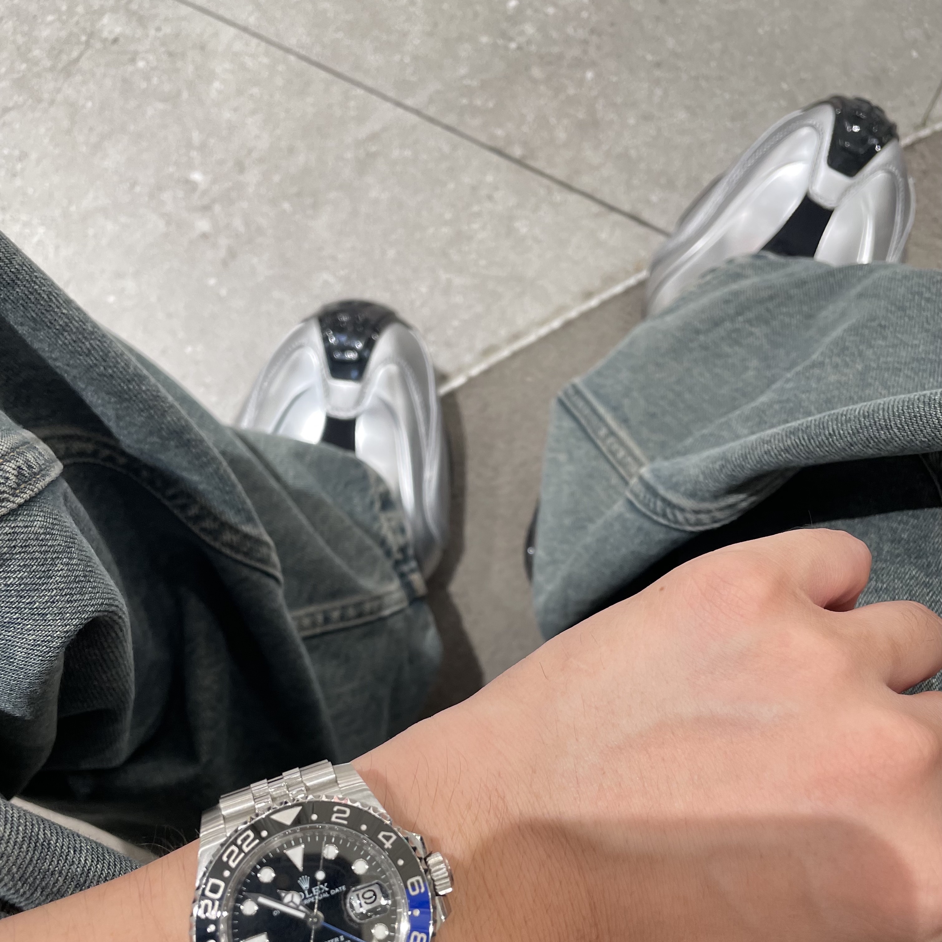 Balenciaga Basketball Sneakers Silver Black, Rolex GMT-Master II 40mm 126710BLNR Black Jubilee 착용 스타일 - 1