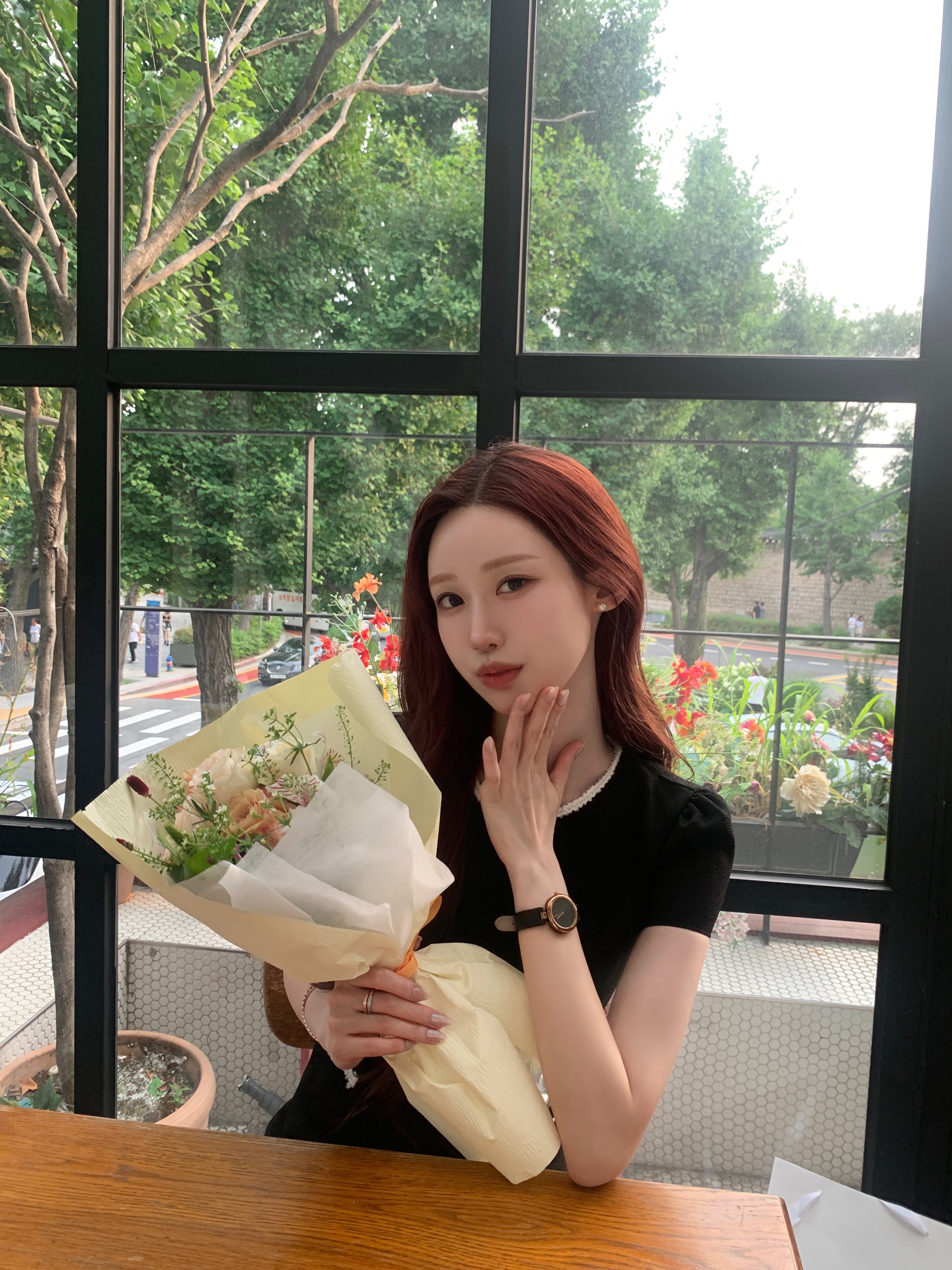 Chanel Coco Crush Ring Quilted Motif Mini & 18K Beige Gold, Dior Addict Lip Glow Butter 103 Toffee 10ml 착용 스타일