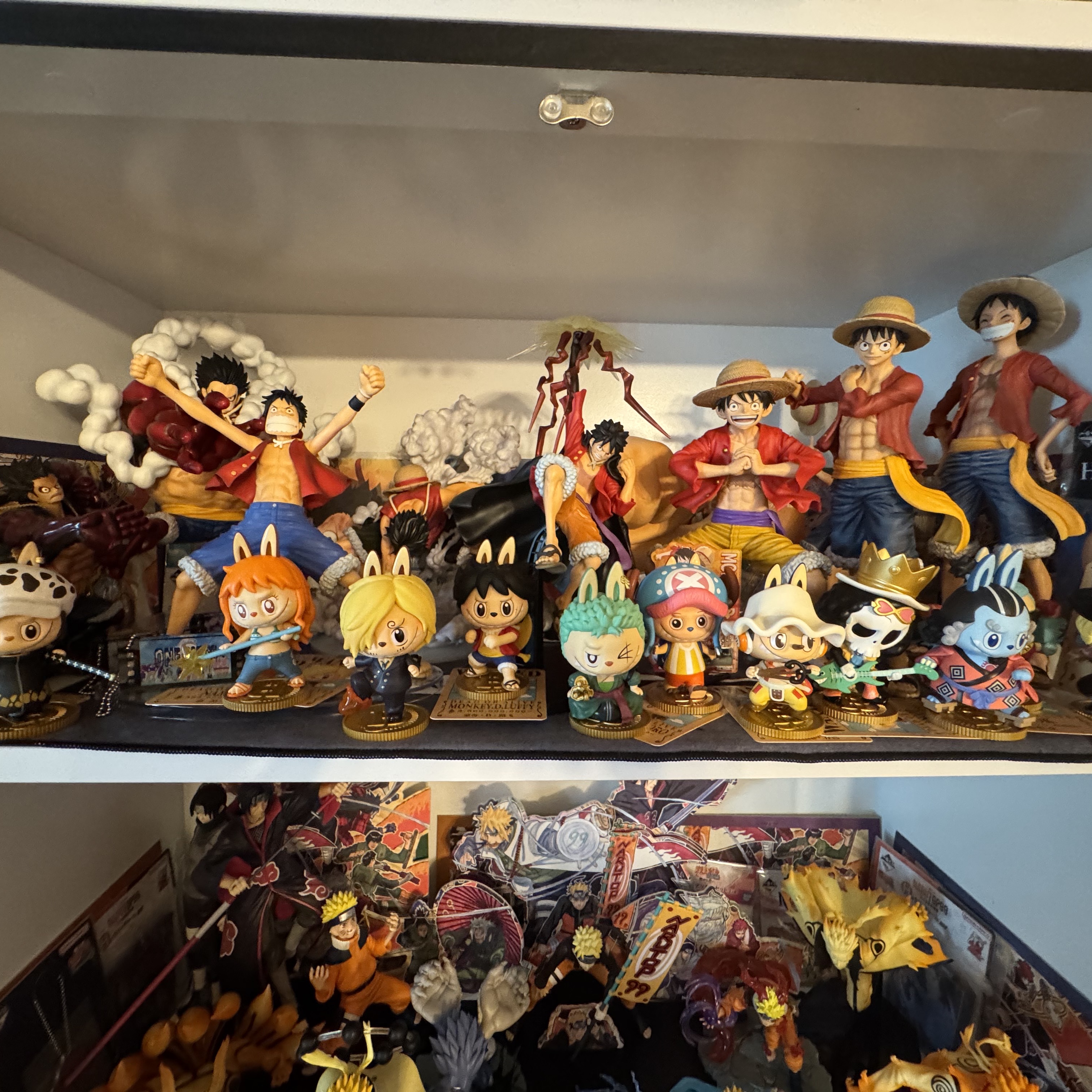 Pop Mart Labubu The Monsters x One Piece Series Figures Sealed Case (12 Blind Boxes) 착용 스타일