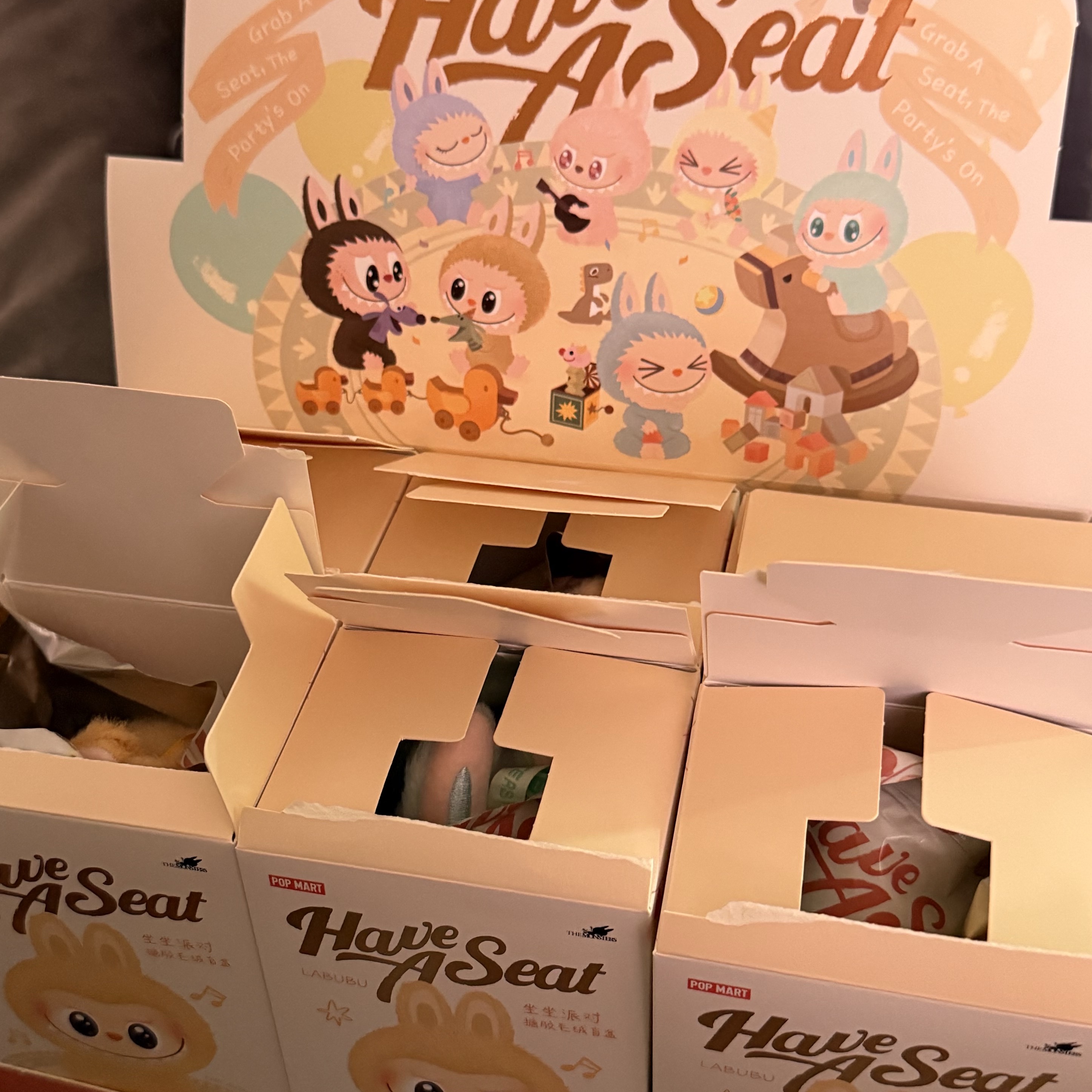 Pop Mart Labubu Let's Play Together Doll Series Sealed Case (6 Blind Boxes) 착용 스타일 - 2