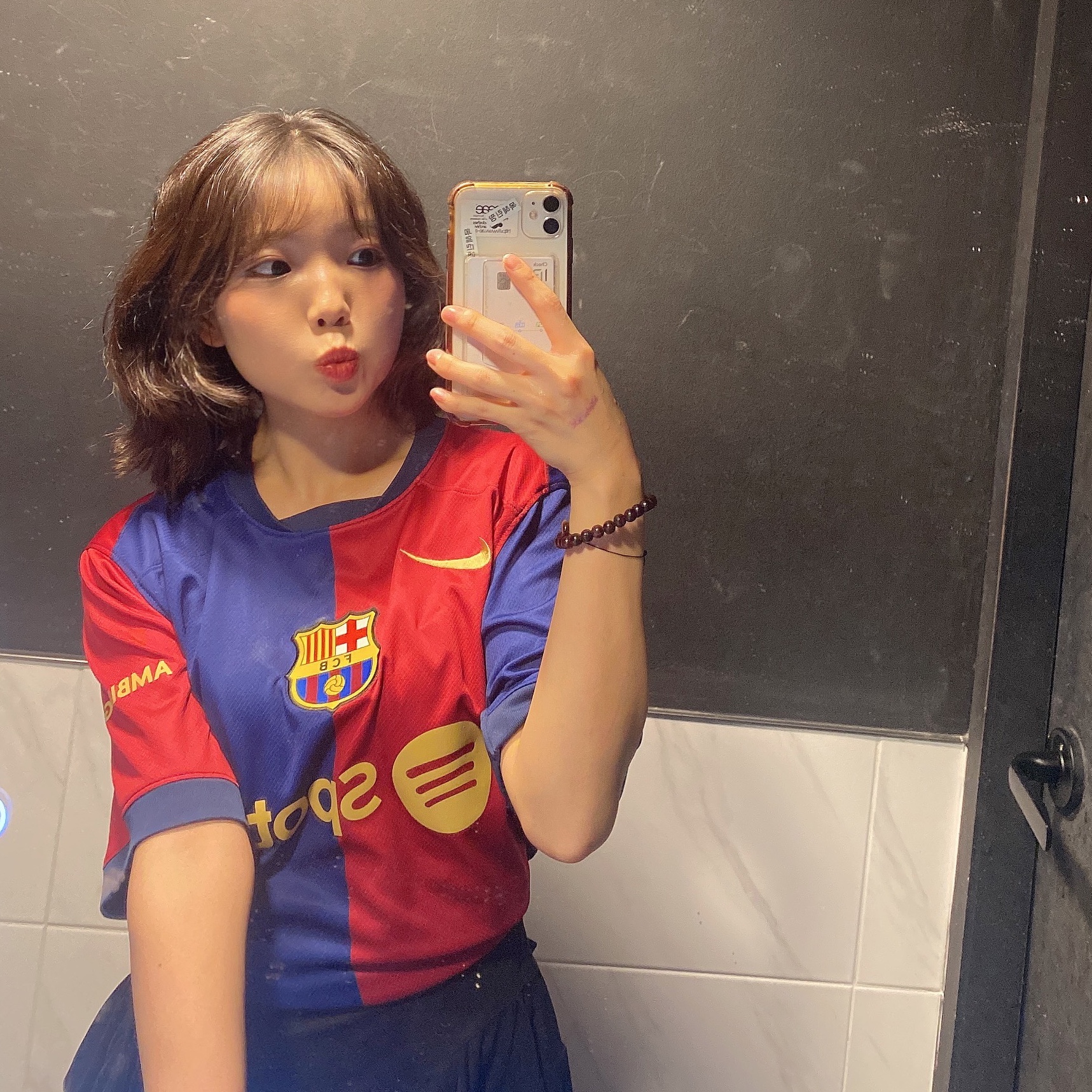 Nike FC Barcelona 2024/25 Dri-Fit Stadium Home Jersey Deep Royal Blue Noble Red (Non Marking Ver.) 착용 스타일 - 1