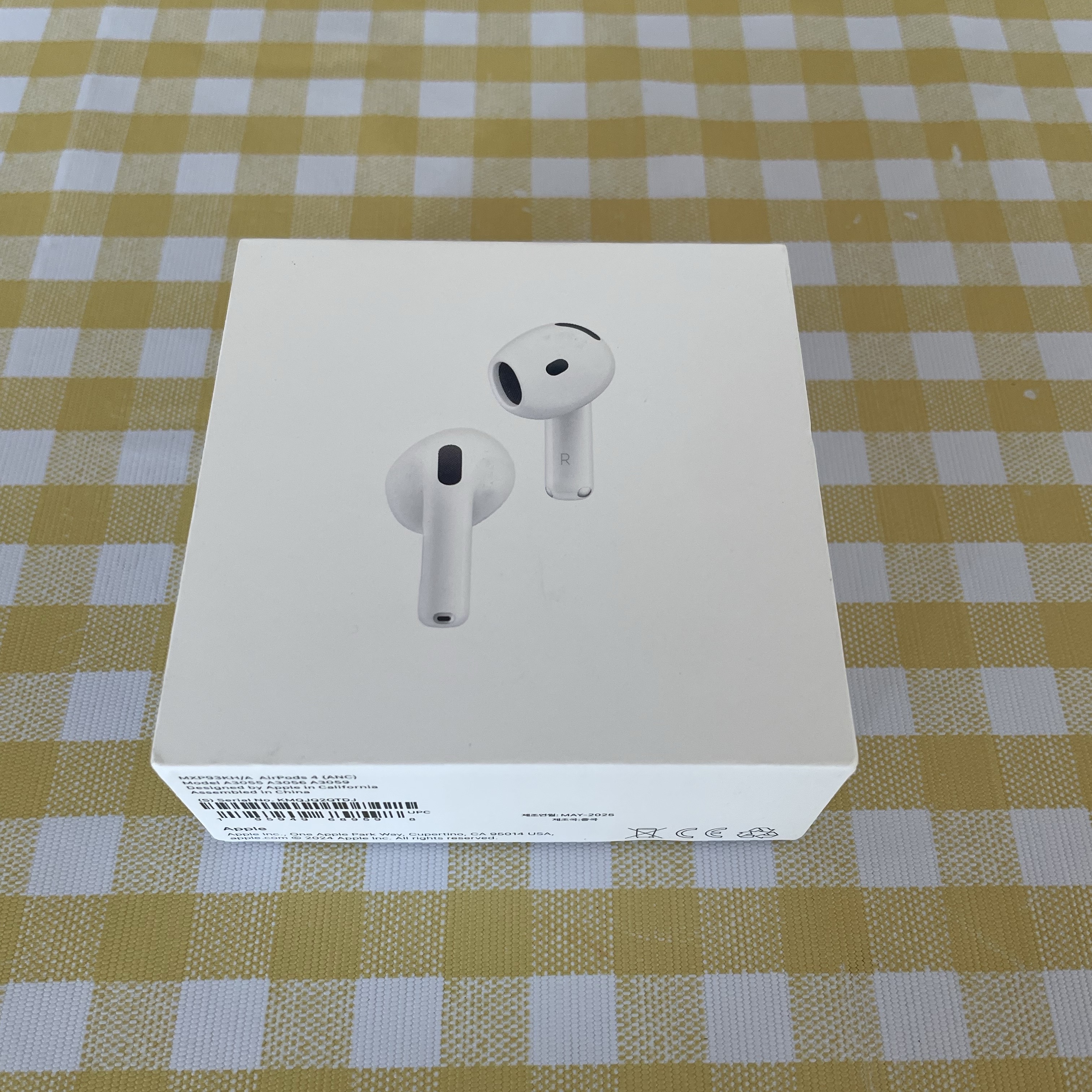 Apple AirPods 4th Gen with Active Noise Cancellation (Korean Ver.) 착용 스타일