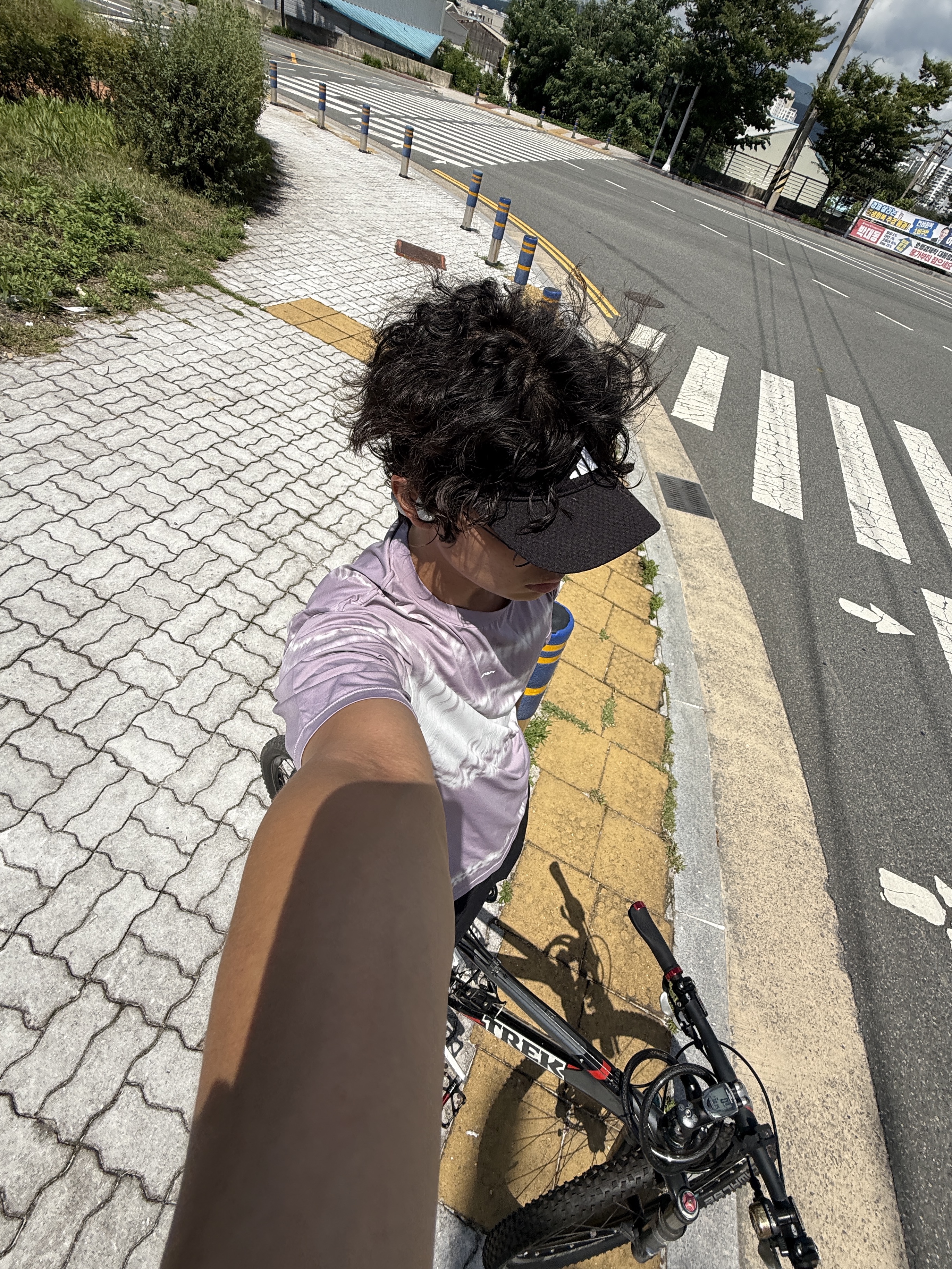 Satisfy Auralite T-Shirt Tie Dye Mineral Dusk 착용 스타일