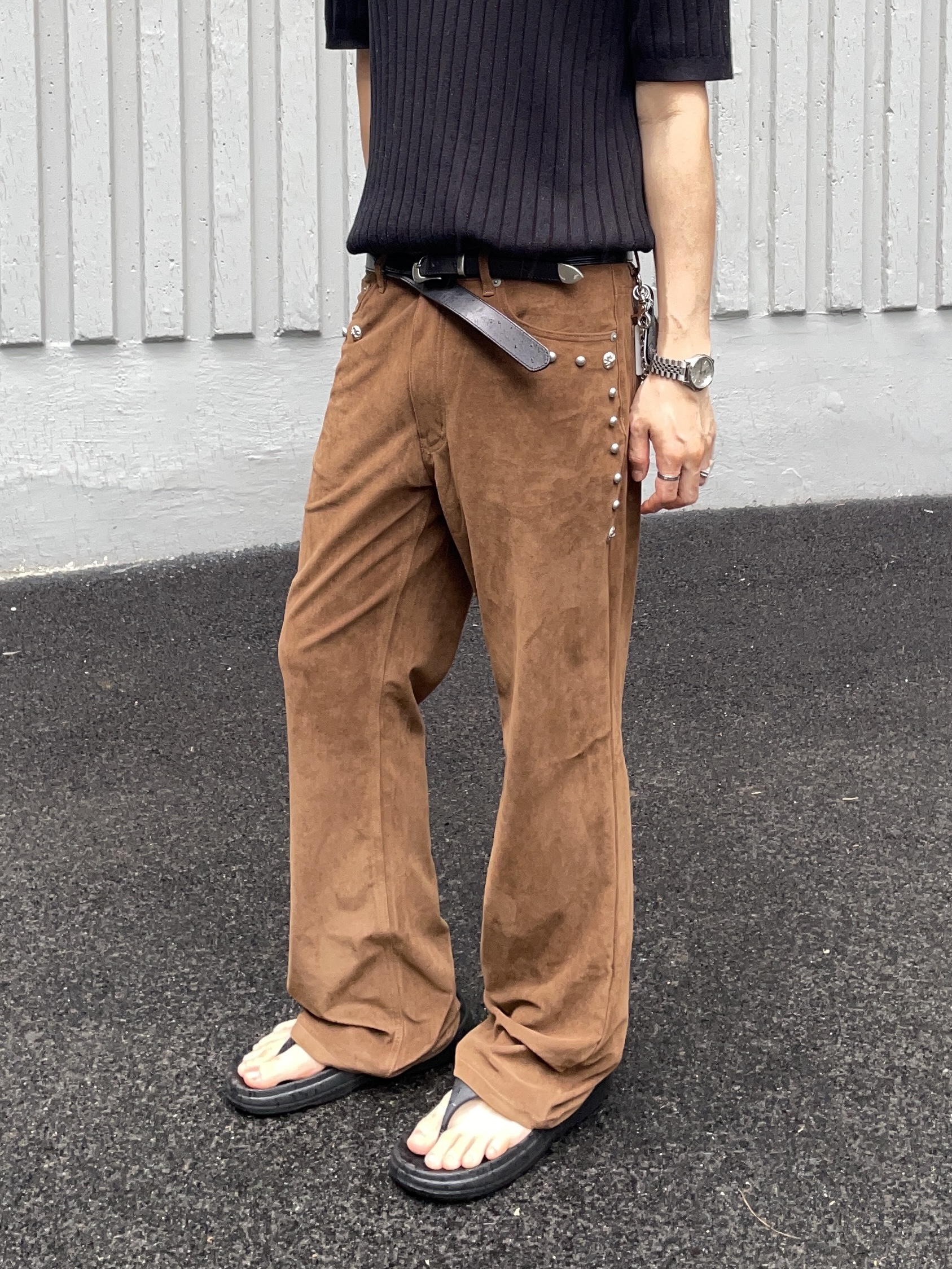 smallstupidtunes Stud Bootcut Suede Pants Brown, ALEXII Too Much Keyring Ver.2 착용 스타일 - 4
