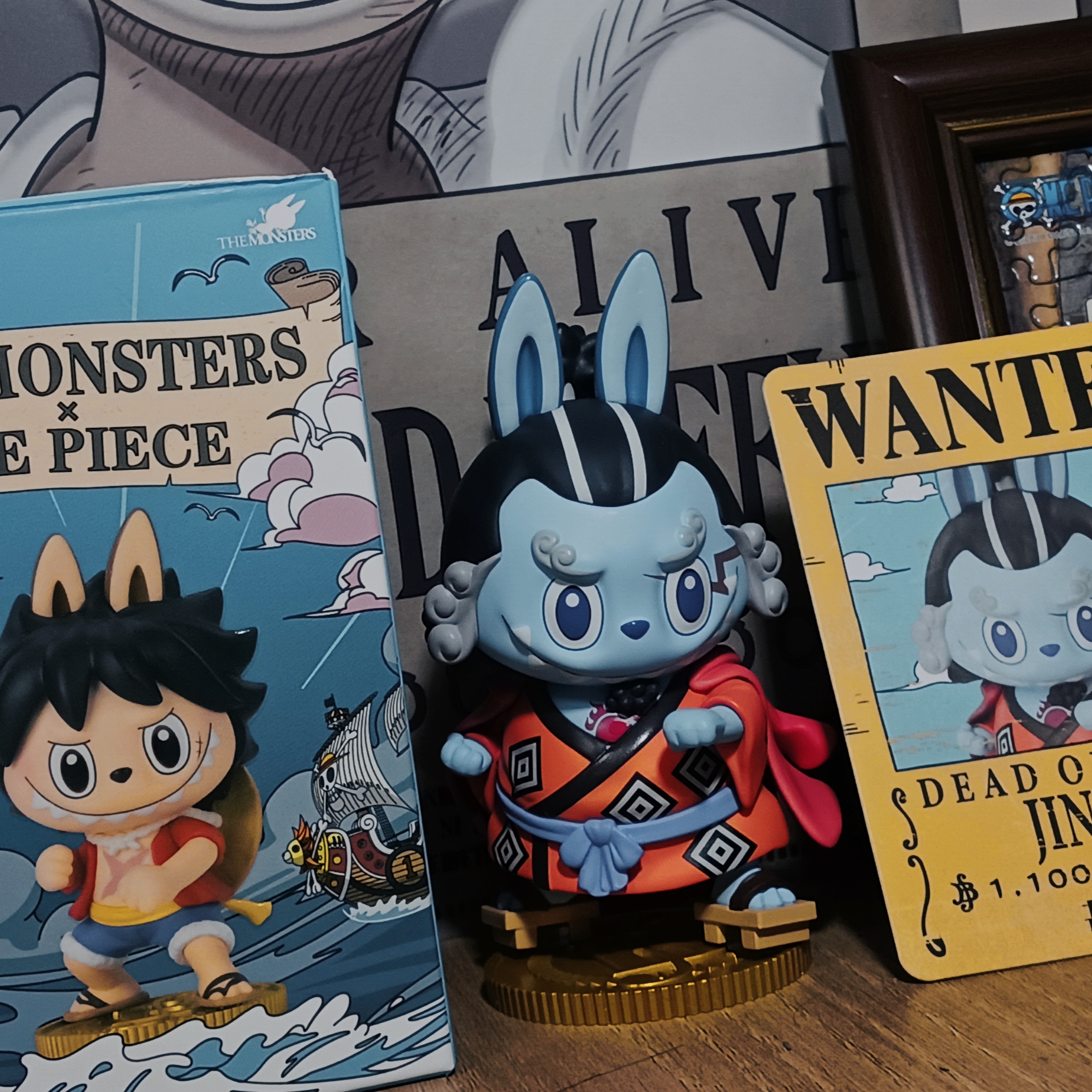 Pop Mart Labubu The Monsters x One Piece Series Figures Jinbe (Opened Case) 착용 스타일