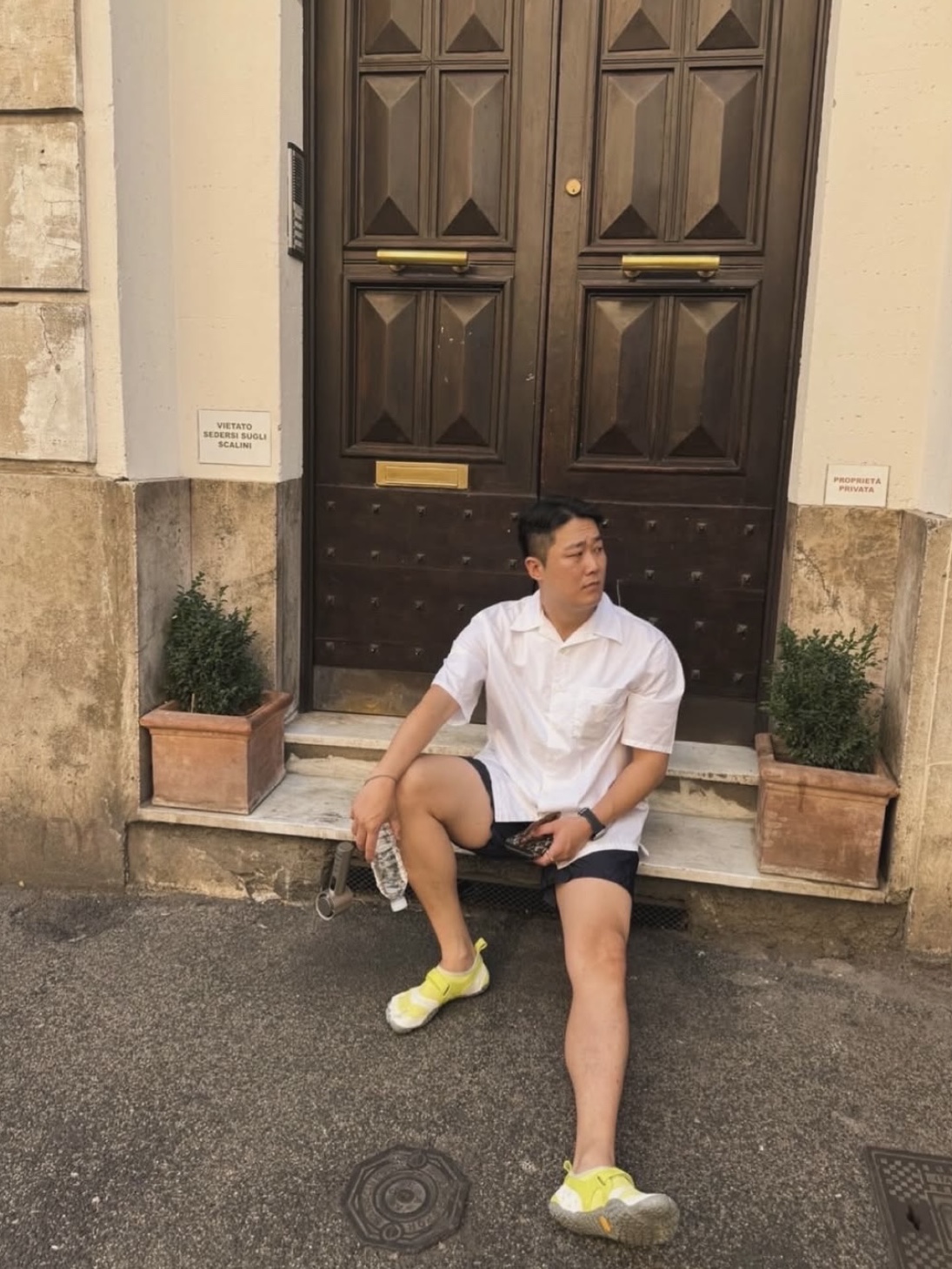 Prada Cotton Bowling Shirt White, (W) Vibram Fivefingers V-Aqua Lime Green Ivory Grey 착용 스타일 - 1