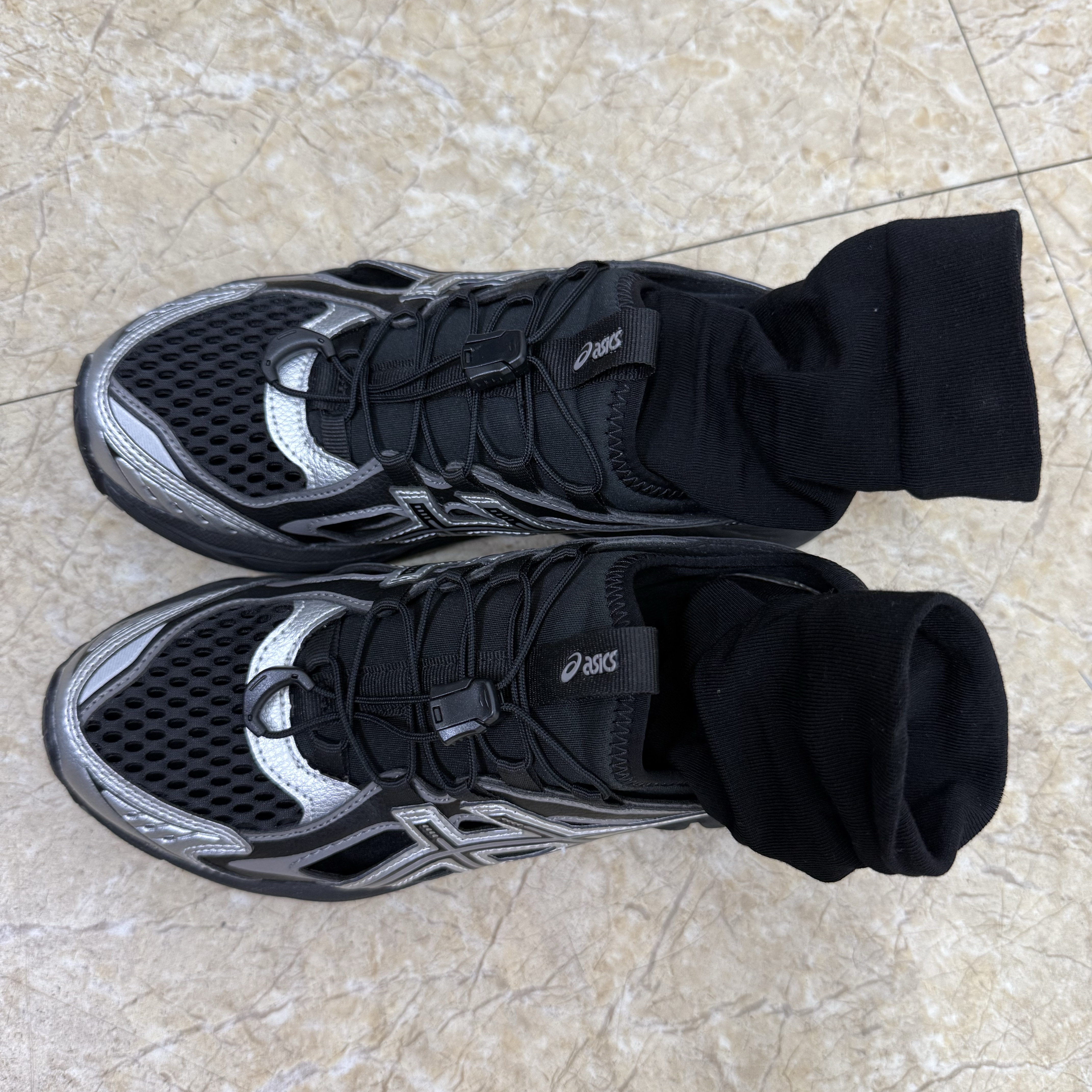 Asics GT-2160 Breeze Black Pure Silver 착용 스타일 - 2