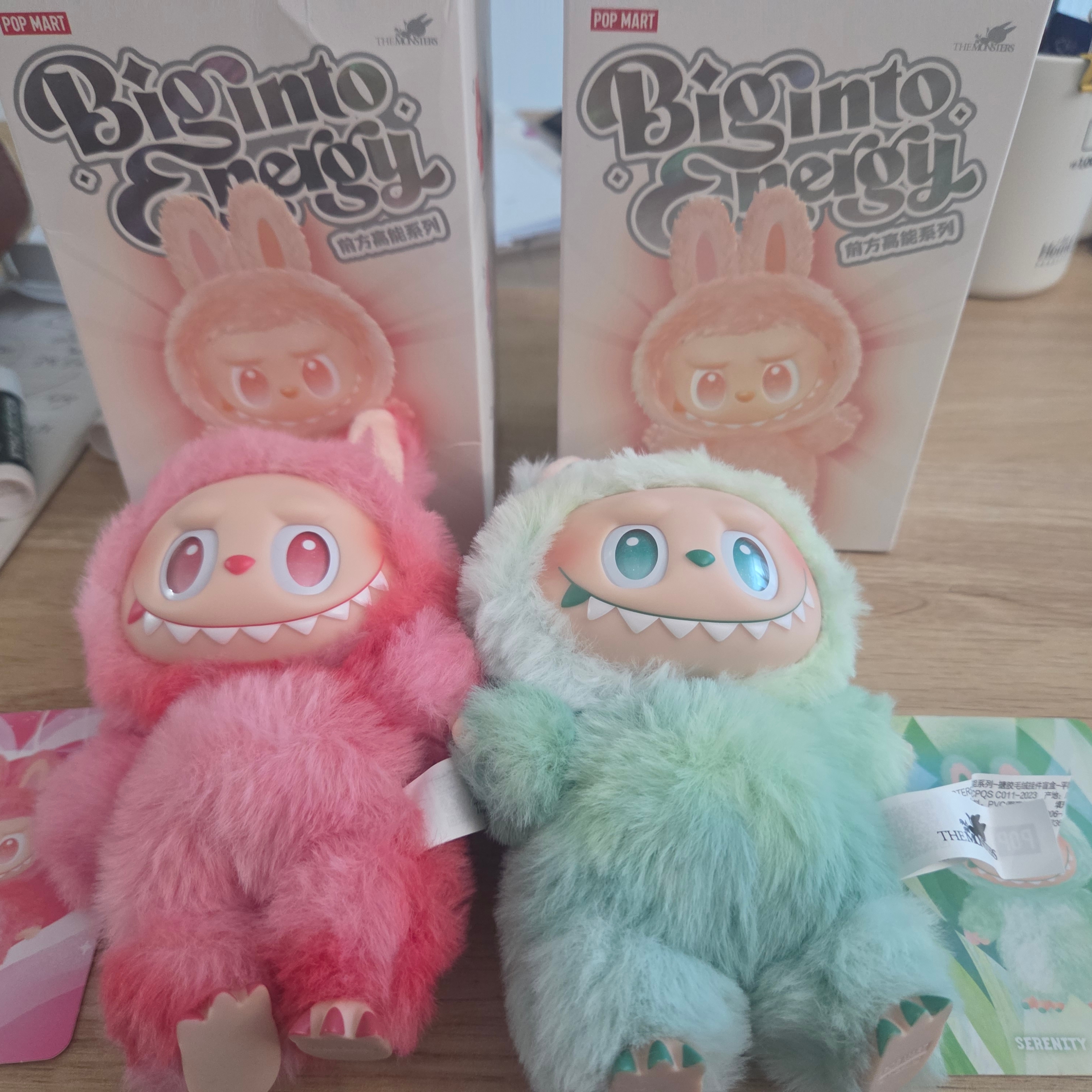 Pop Mart Labubu The Monsters Highlight Series Sealed Case (Bundle of 2/1 Blind Box) 착용 스타일