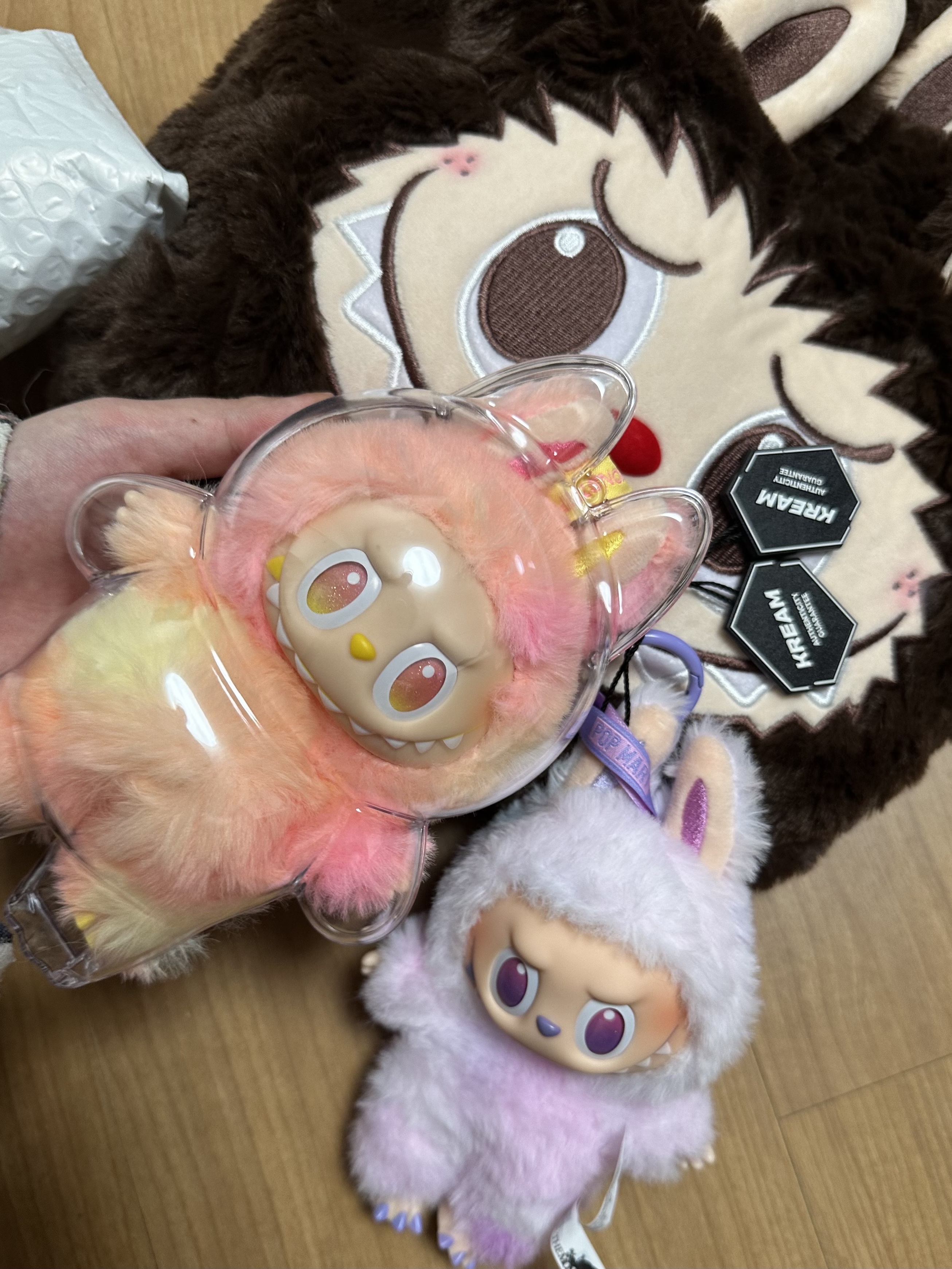 Pop Mart Labubu Classic Bag Series Reversible Plush Bag Brown, Pop Mart Labubu The Monsters Highlight Series Luck Keyring (Opened Case) 착용 스타일 - 2