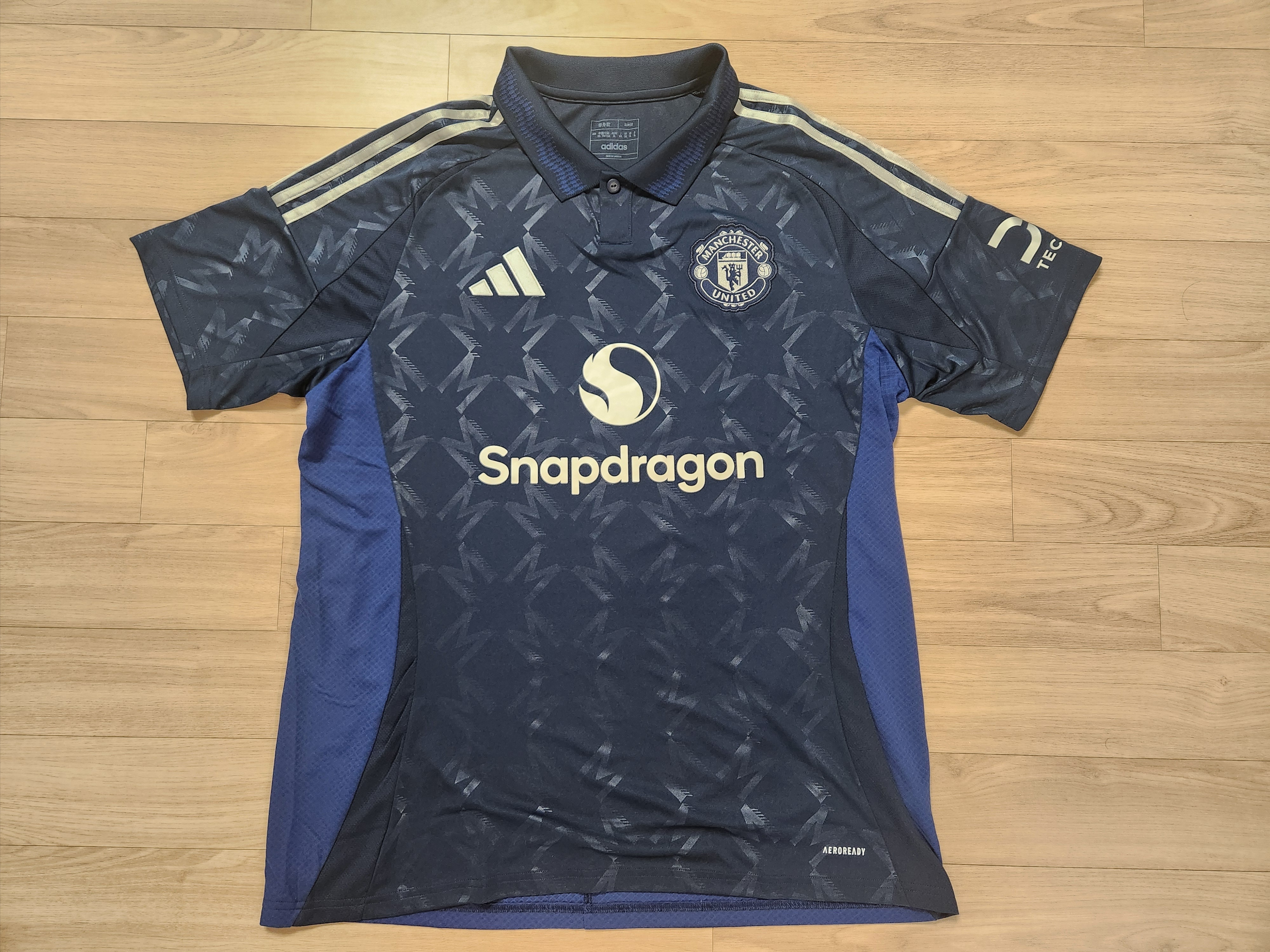 Adidas Manchester United 2024/25 Away Jersey Night Indigo - KR Sizing (Non Marking Ver.) 착용 스타일