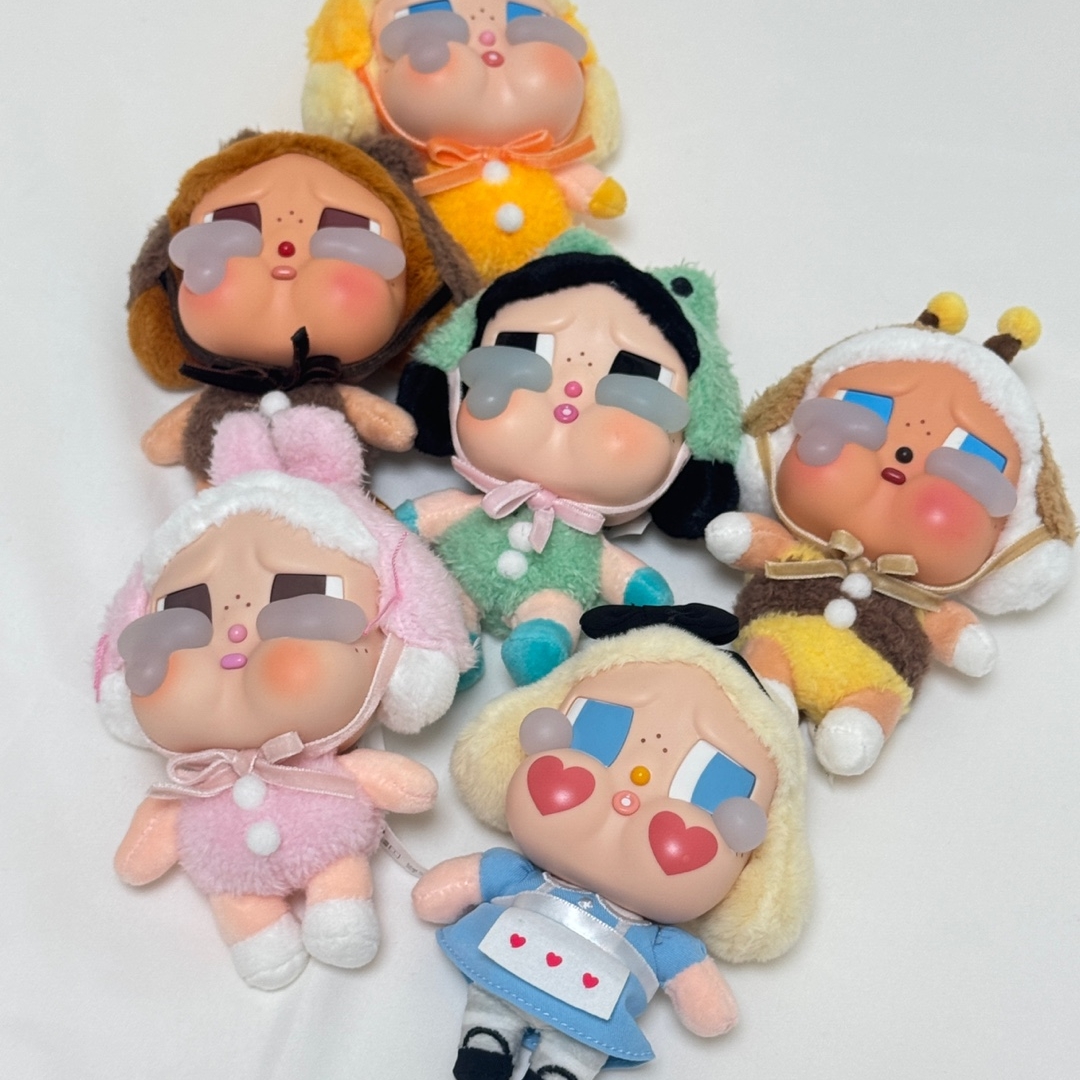 Pop Mart Crybaby Crying Again Series Plush Keyring Sealed Case (6 Blind Boxes) 착용 스타일