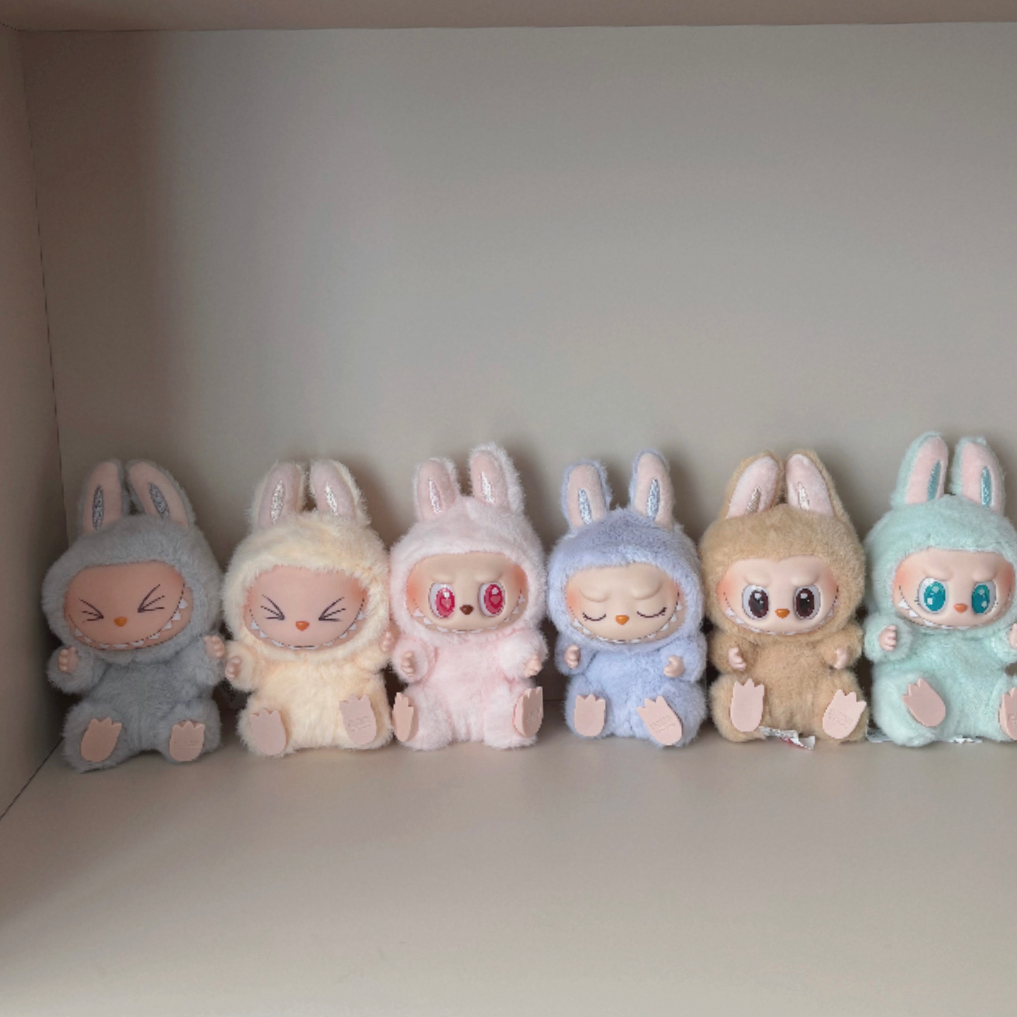Pop Mart Labubu Let's Play Together Doll Series Sealed Case (6 Blind Boxes) 착용 스타일
