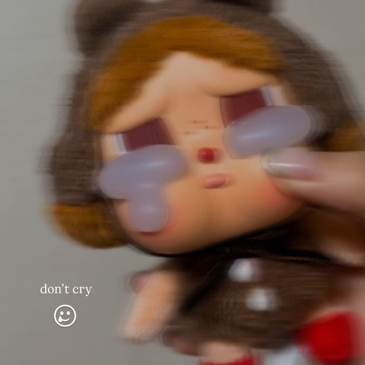 Pop Mart Crybaby Crying Again Series Plush Keyring Love Makes Us Cry (Opened Case) 착용 스타일