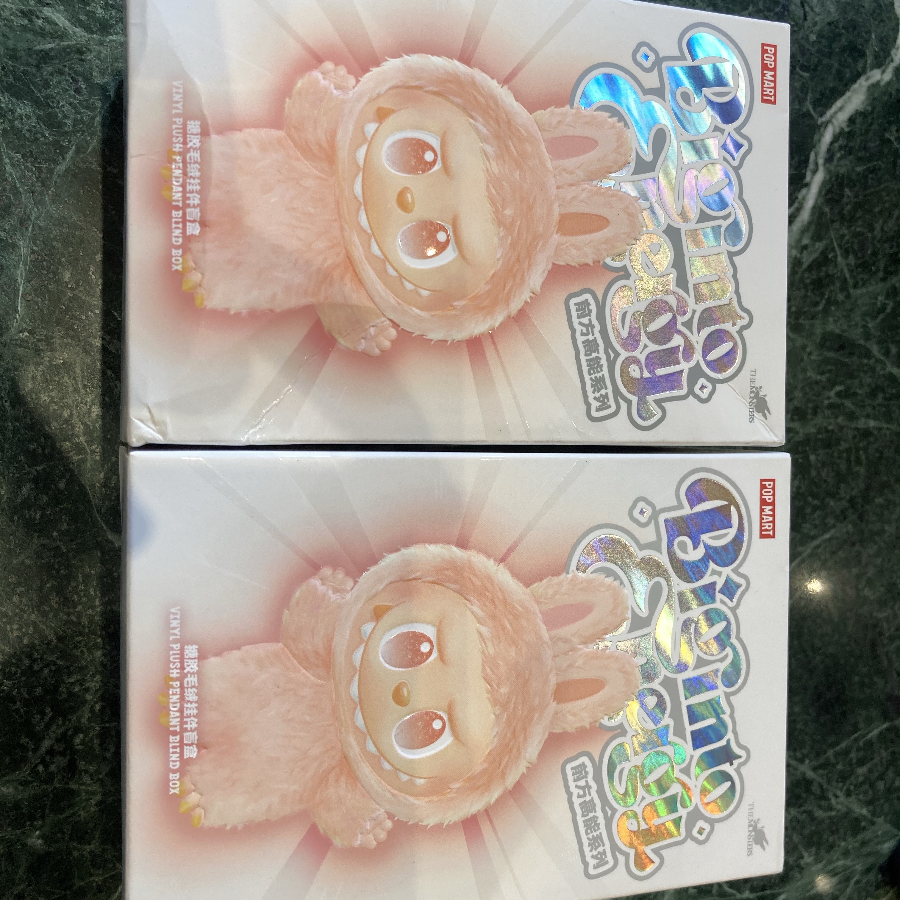 Pop Mart Labubu The Monsters Highlight Series Sealed Case (Bundle of 2/1 Blind Box) 착용 스타일