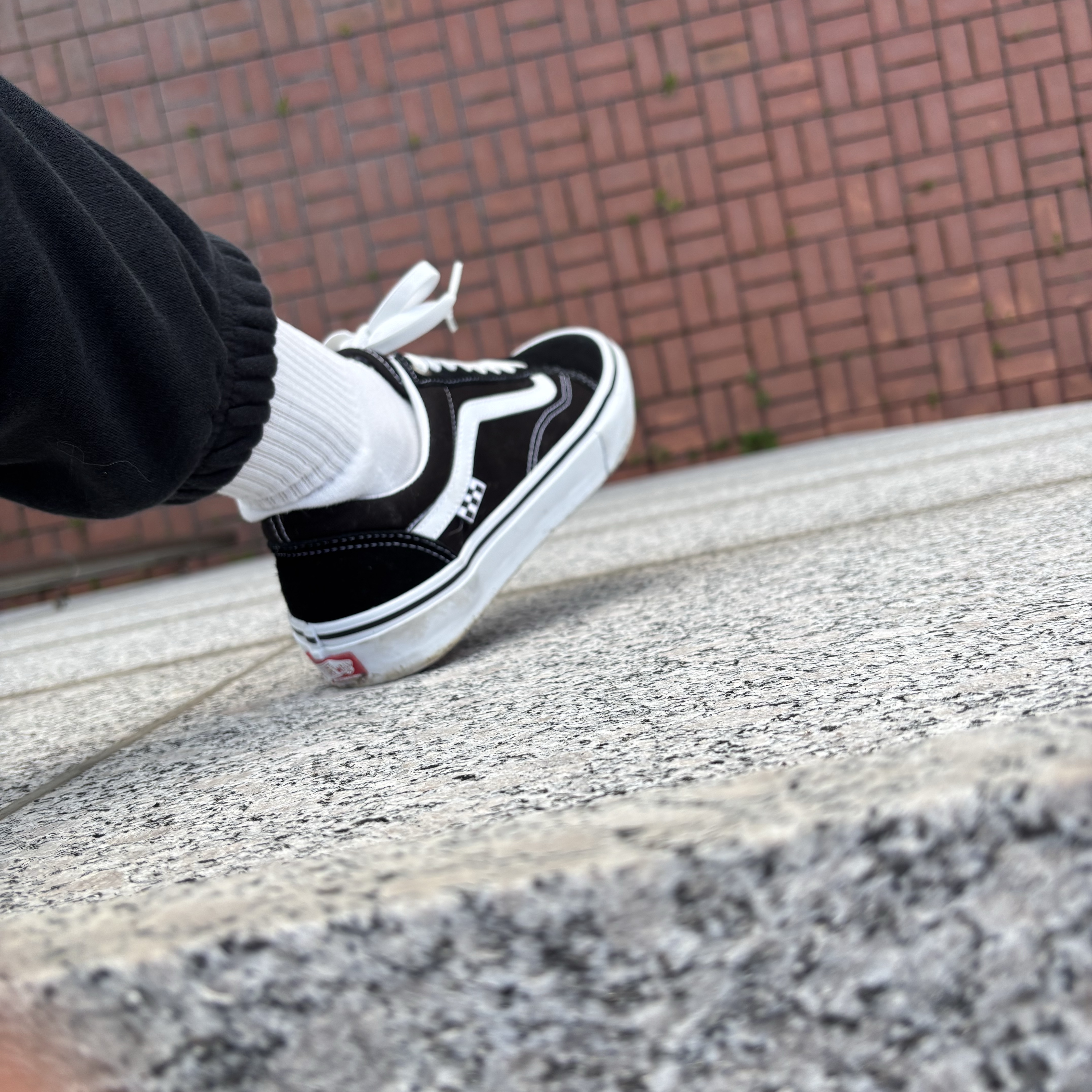 Vans Skate Old Skool Black White 착용 스타일 - 3