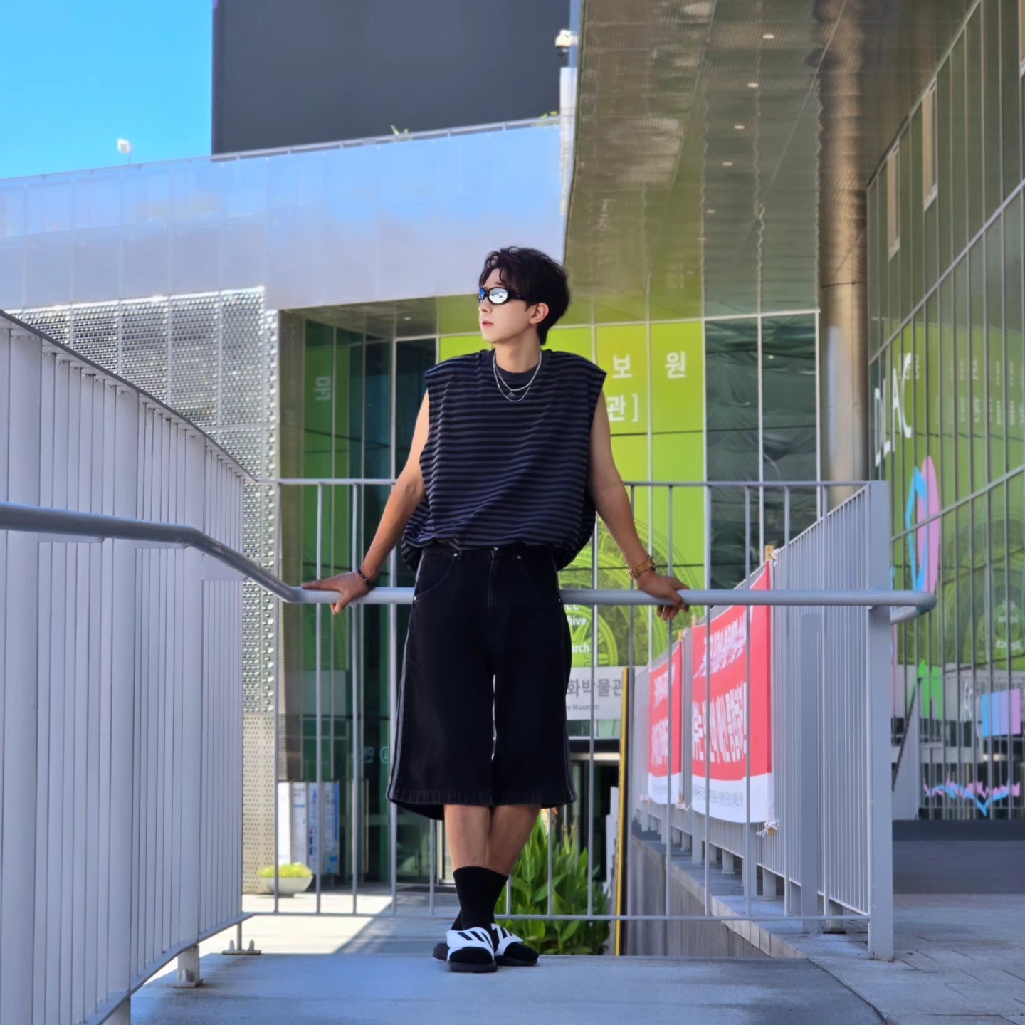 Samsung Galaxy Watch6 44mm LTE Silver (Korean Ver.), Adidas Adicolor Denim Firebird Shorts True Black Denim - KR Sizing 착용 스타일 - 2