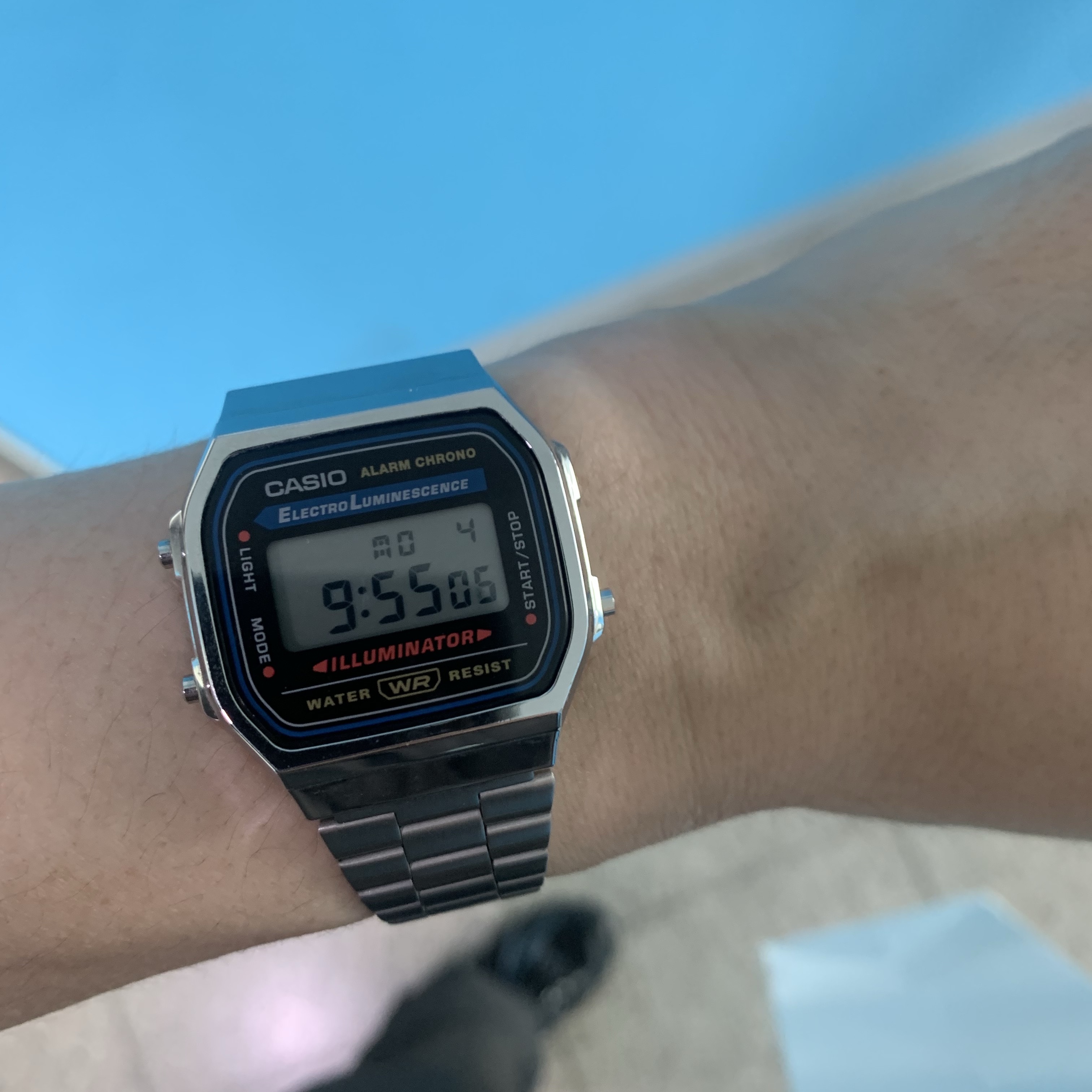 Casio A168WA-1W 착용 스타일