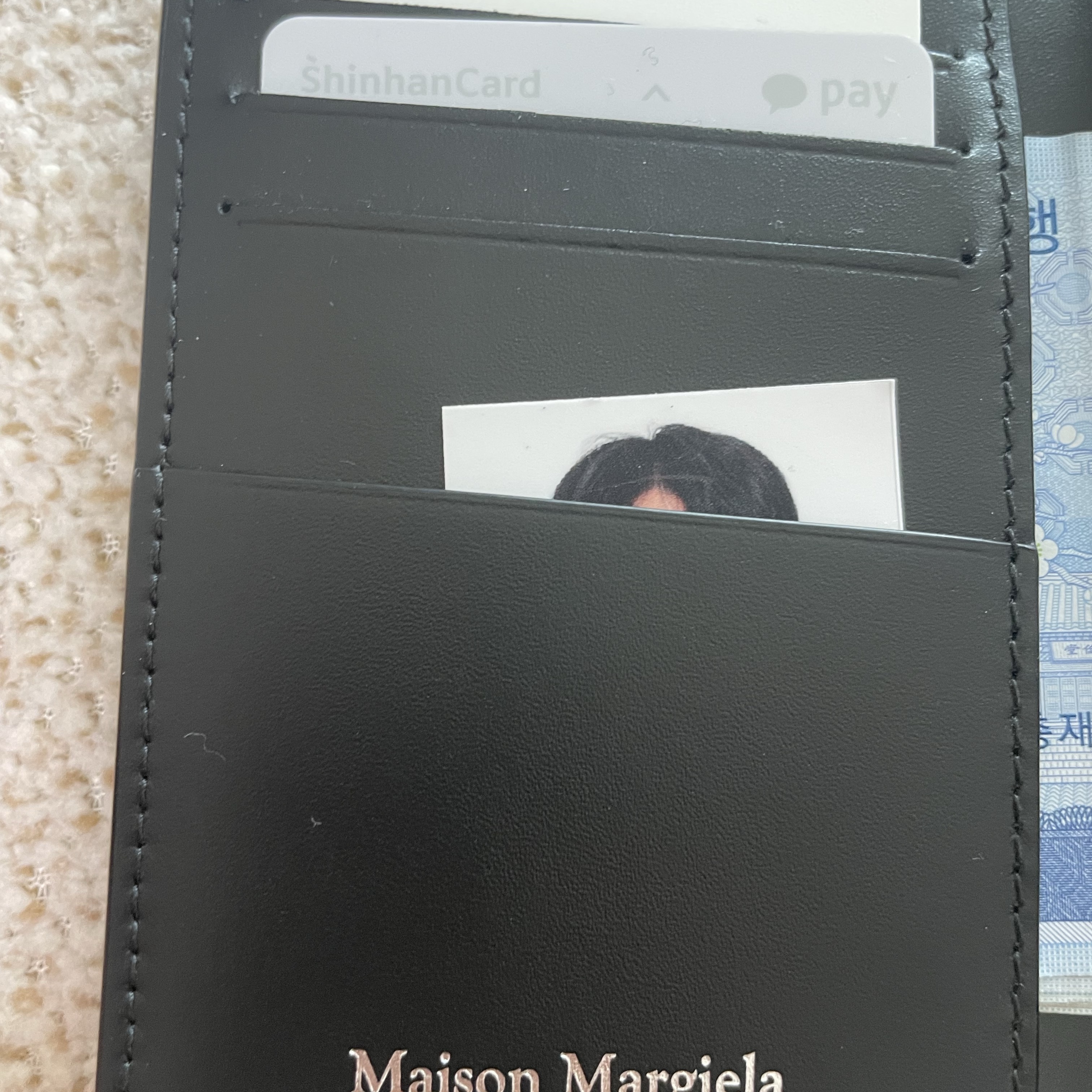 Maison Margiela Leather Bi-Fold Card Holder Black 착용 스타일 - 2