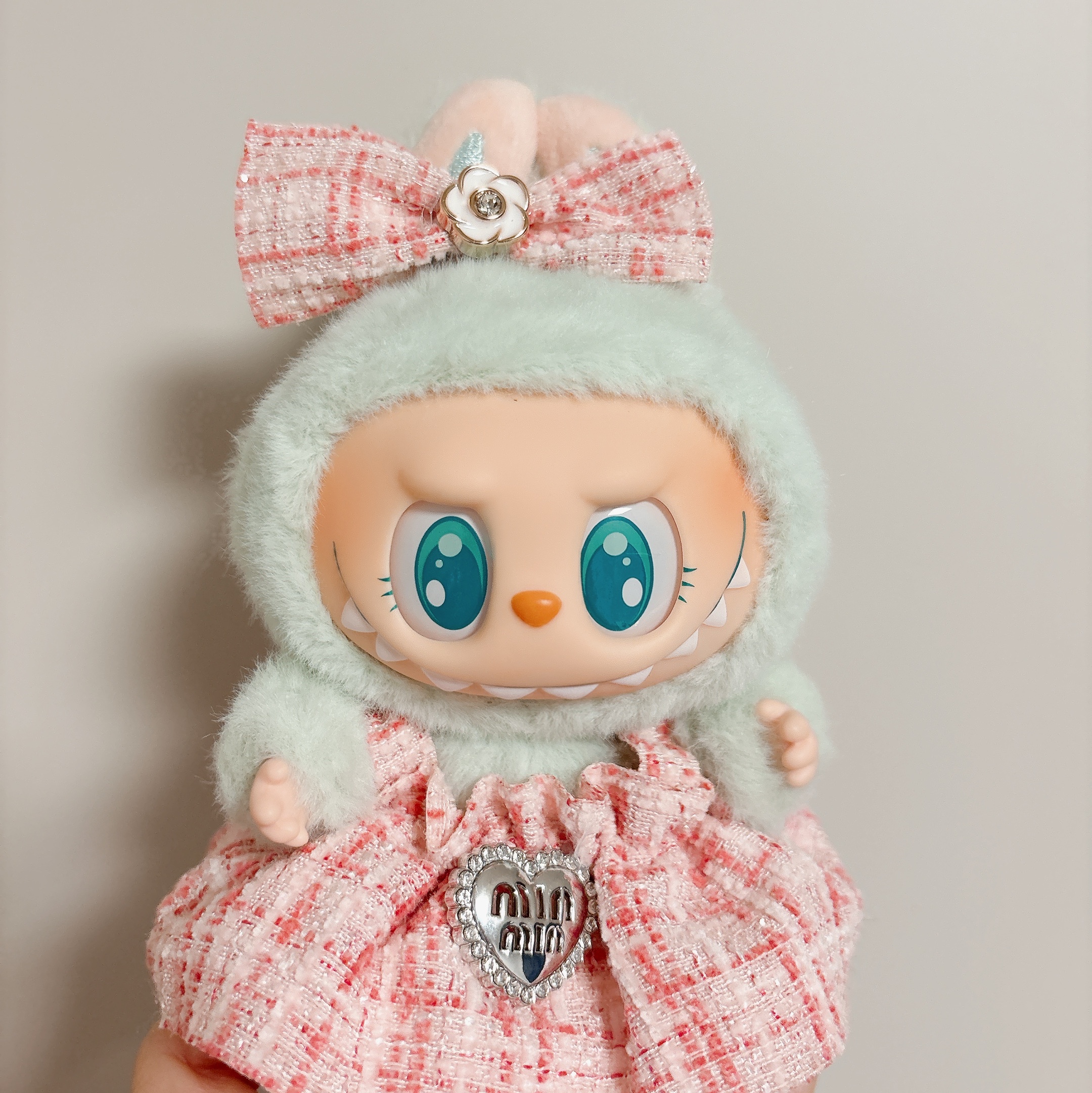 Pop Mart Labubu Let's Play Together Doll Series Ququ Keyring (Opened Case) 착용 스타일